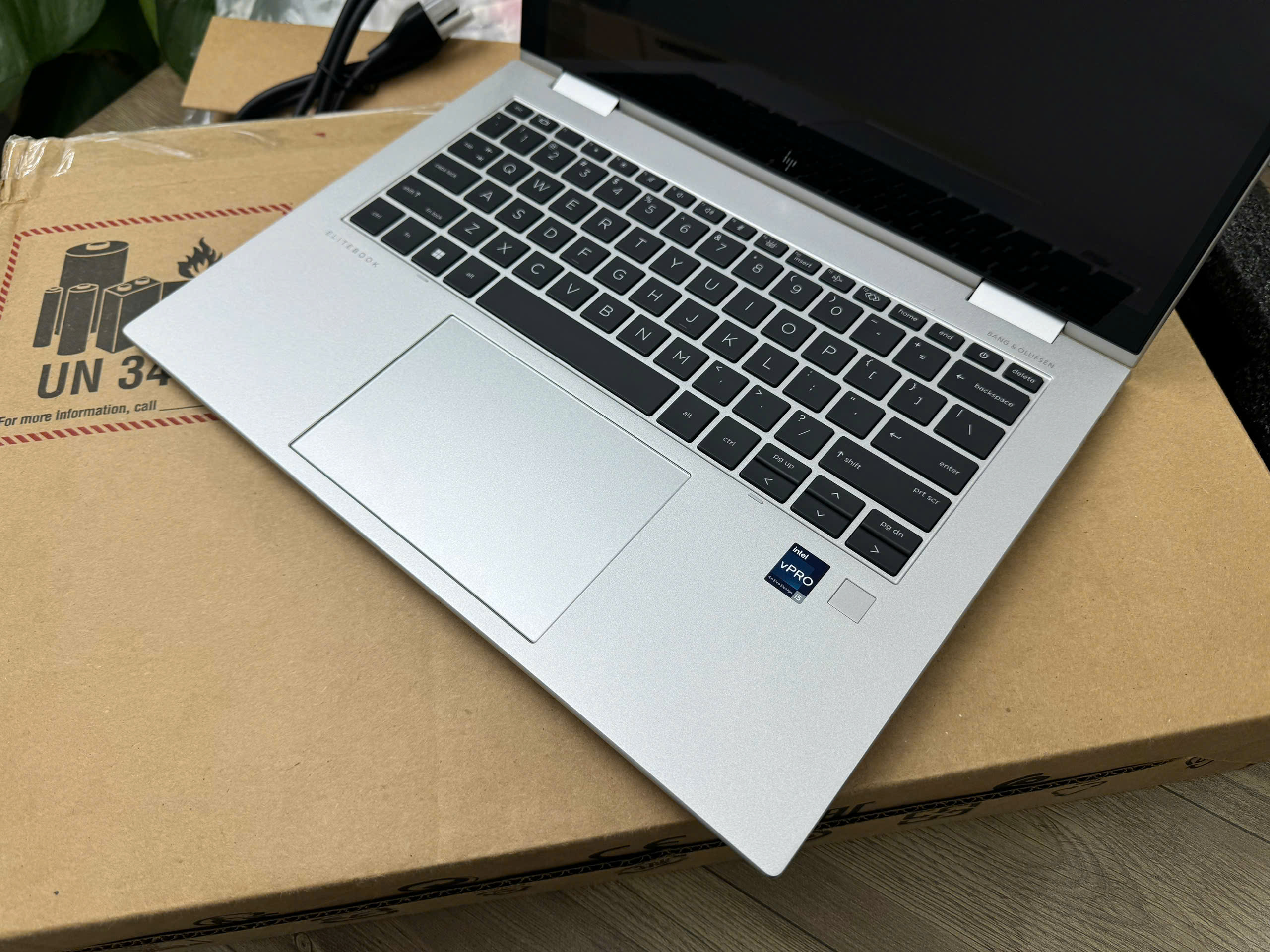 HP Elitebook x360 1040 G10 2in1 KÈM BÚT - New Outlet Fullbox BH US 11-2024