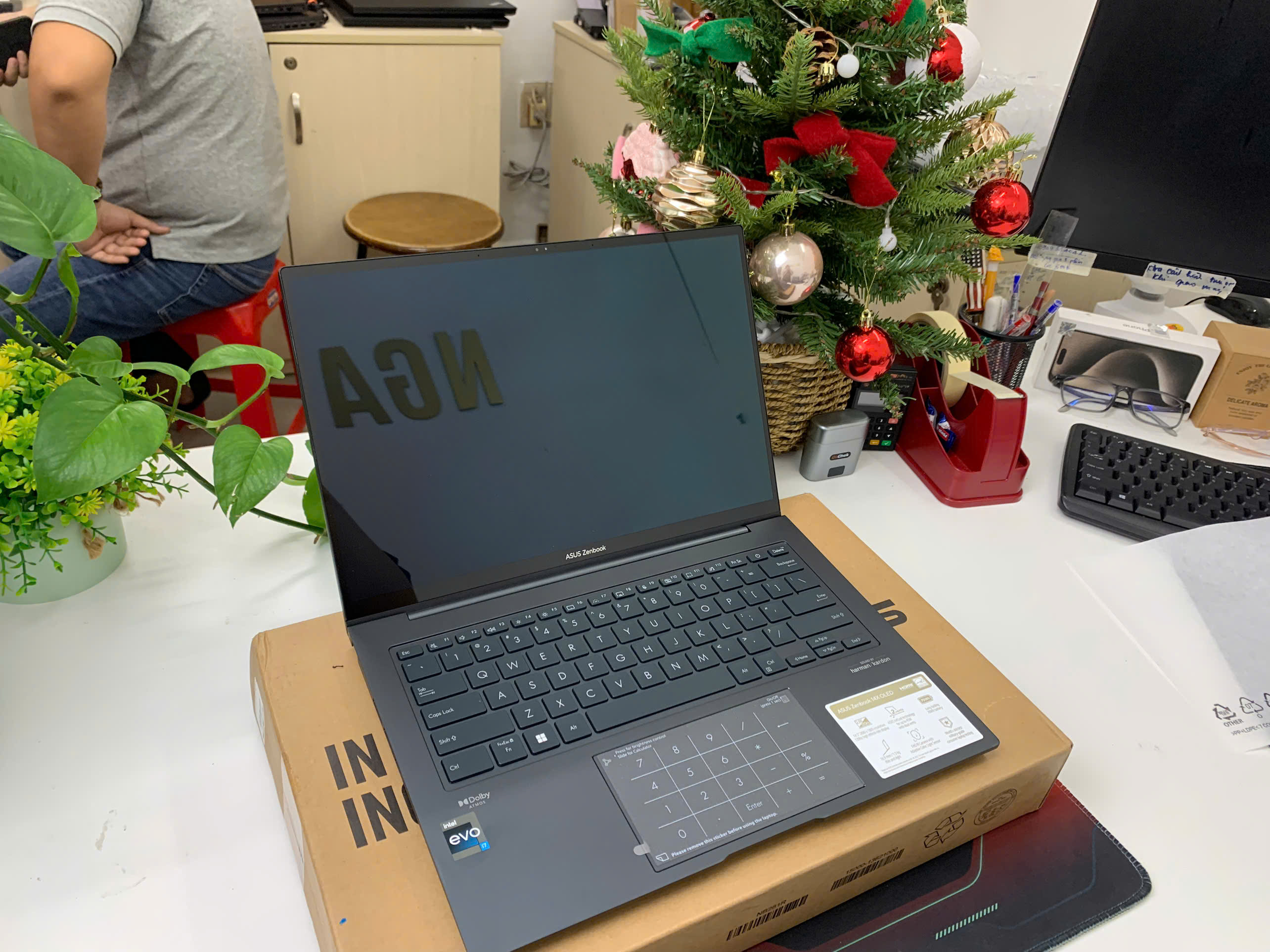 Asus Zenbook Q420 Bản OLED