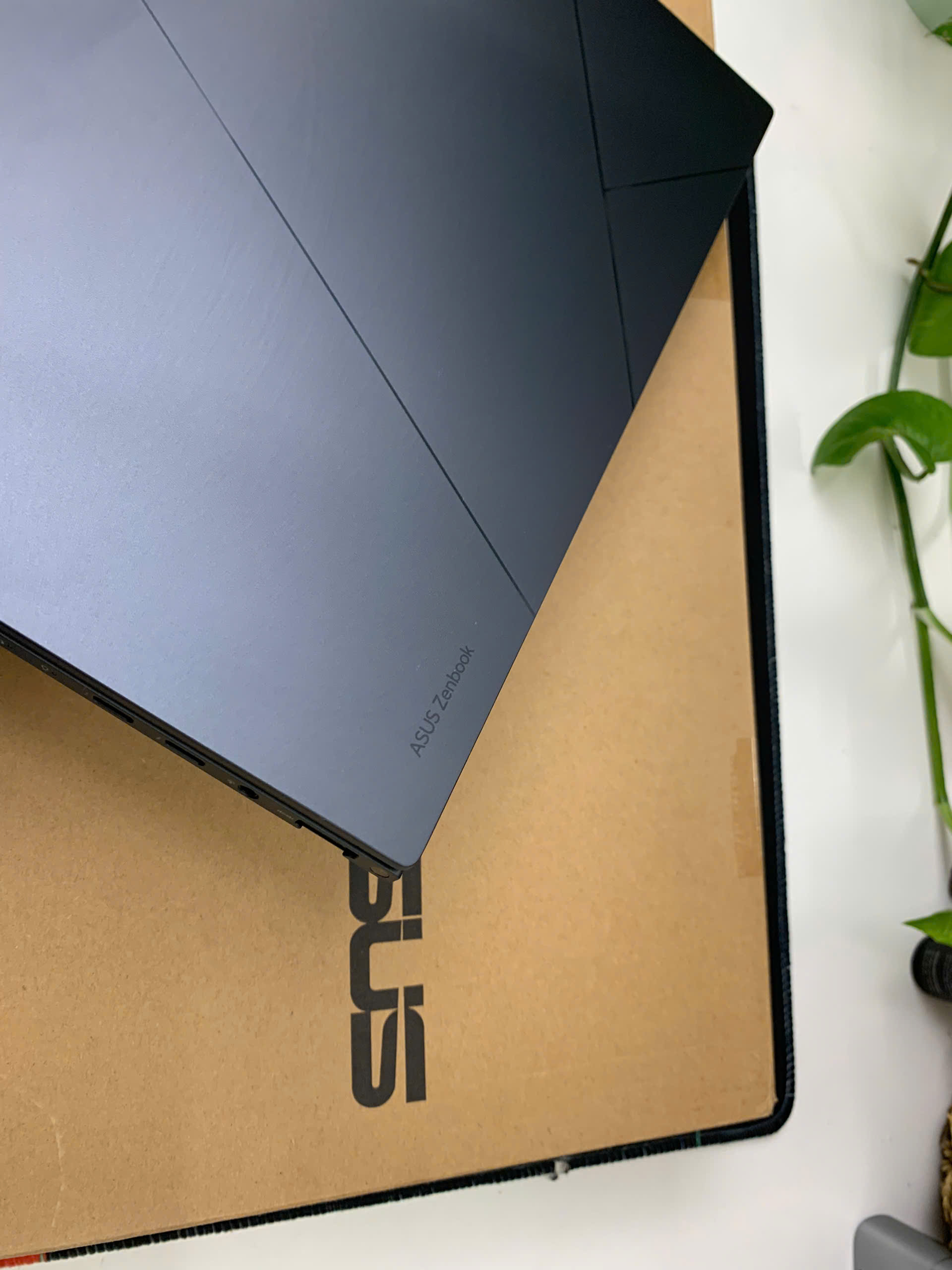 Asus Zenbook Q420 Bản OLED