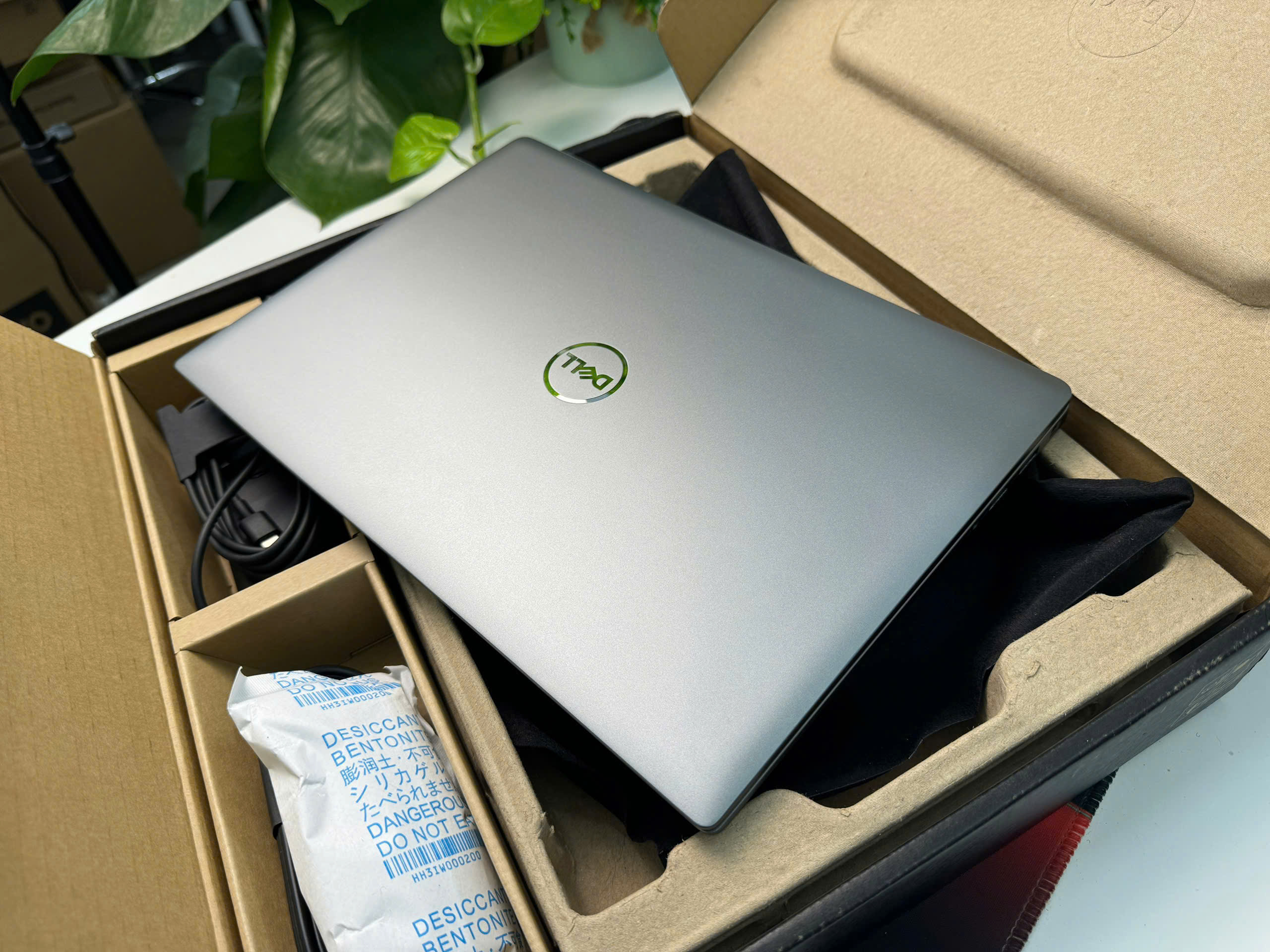 Dell Latitude 7440 bản Aluminium