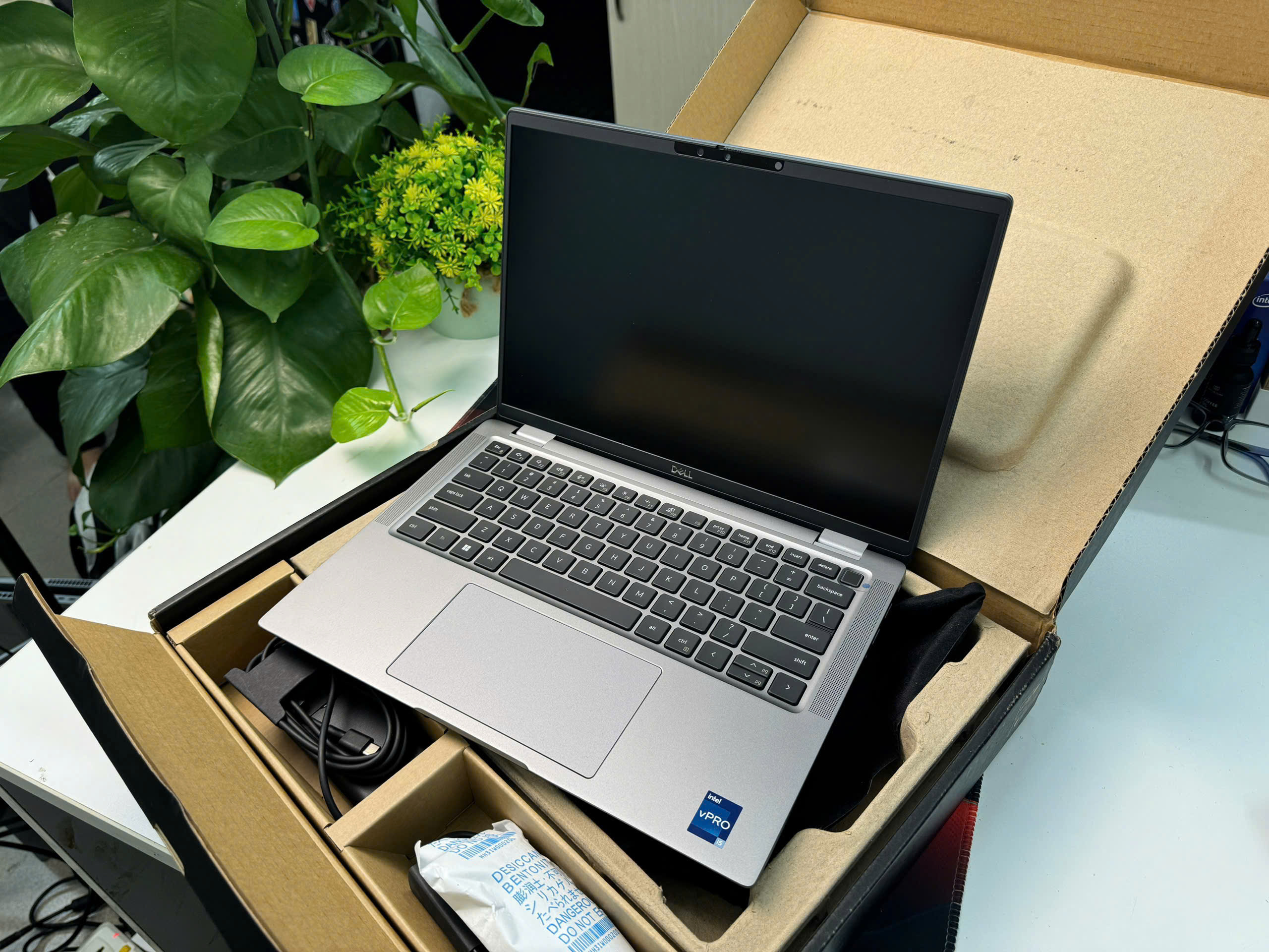 Dell Latitude 7440 bản Aluminium