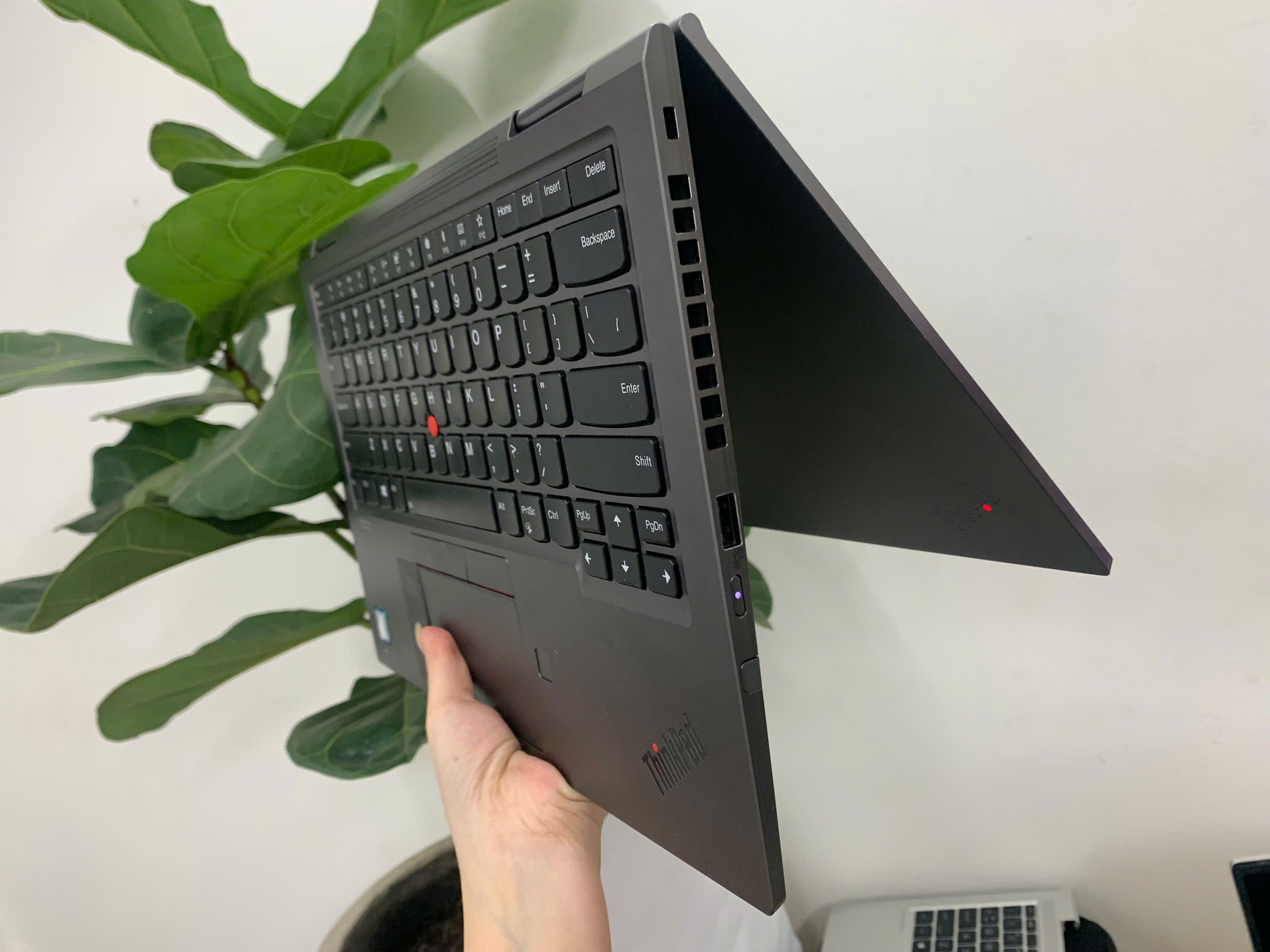 Thinkpad X1 Yoga Gen 4 KÈM BÚT