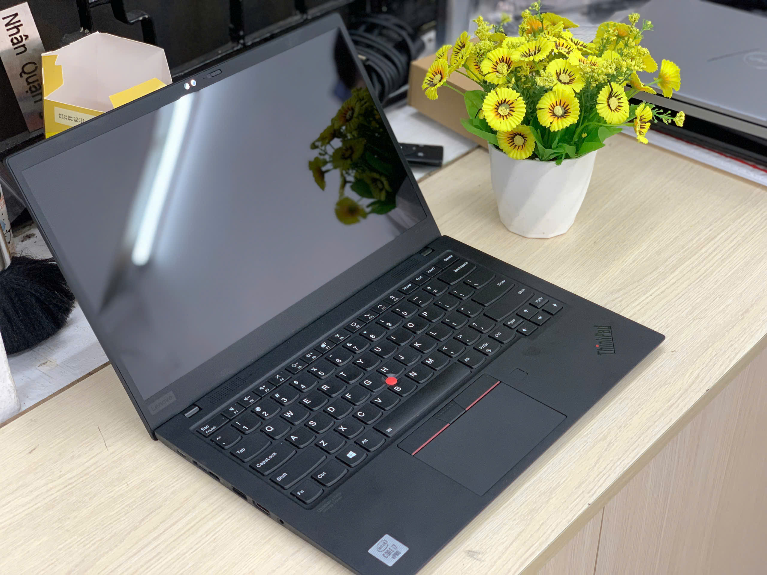 Thinkpad X1 Cacbon G8 Vân CARBON