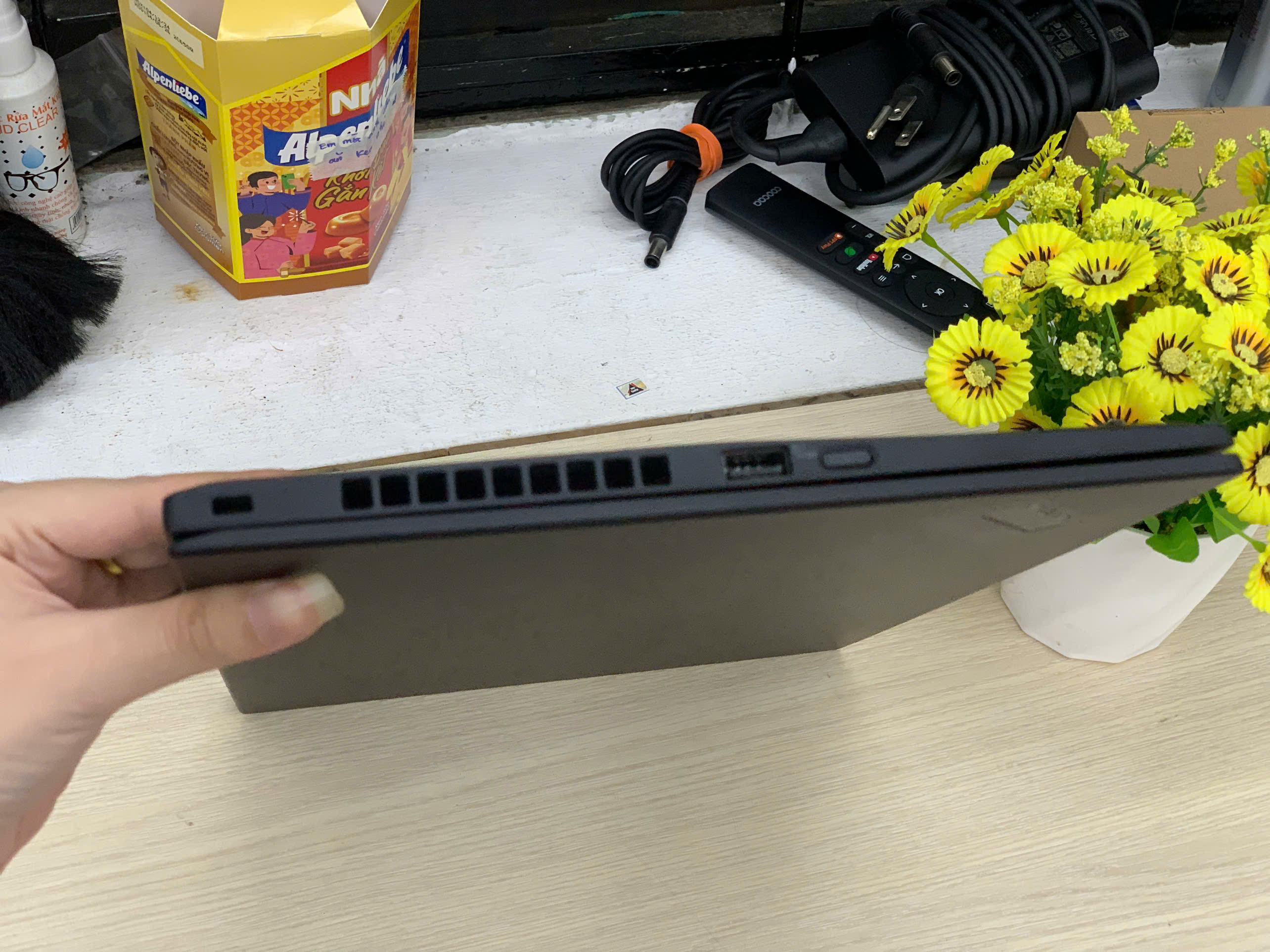 Thinkpad X1 Cacbon G8 Vân CARBON