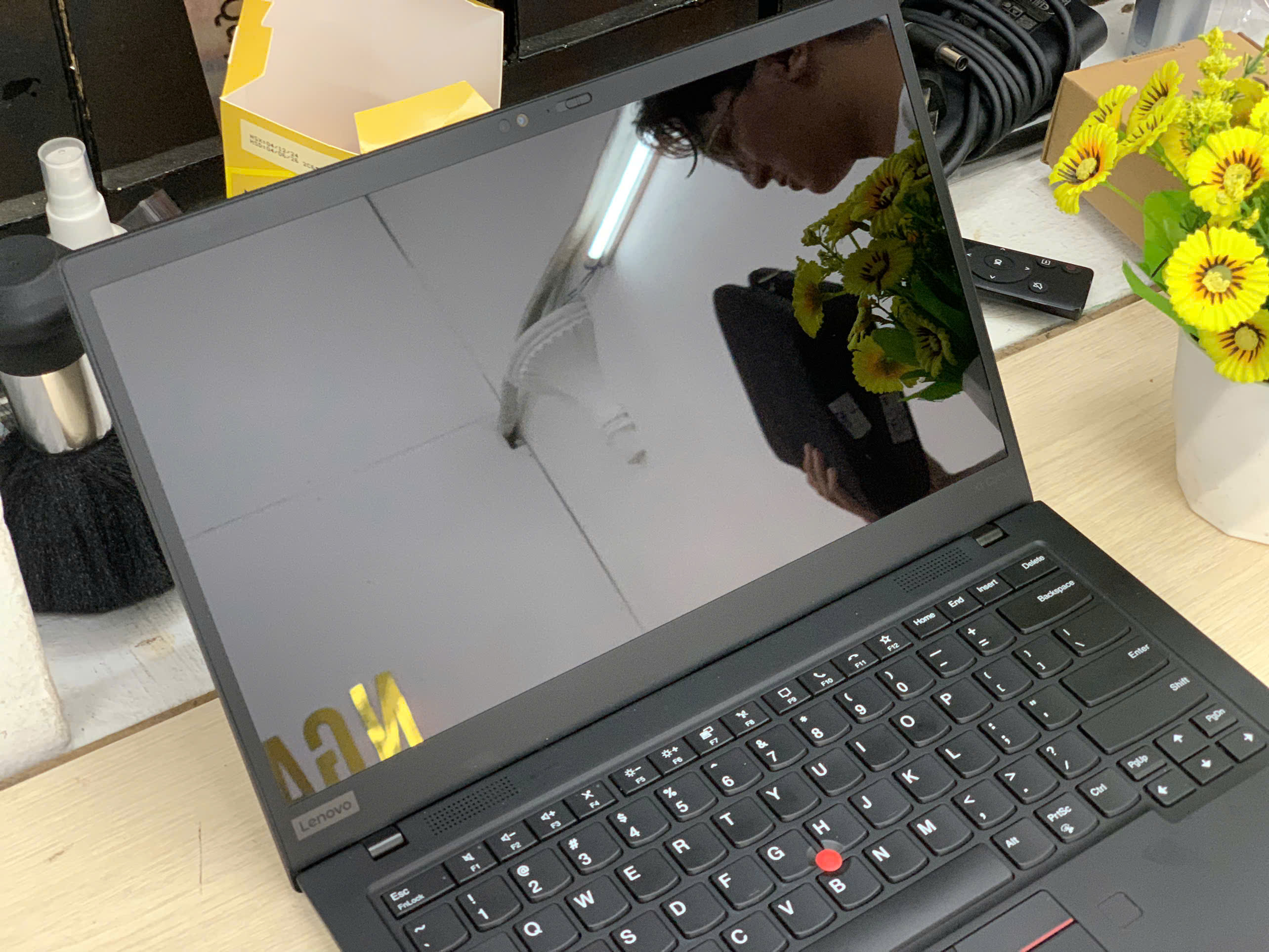 Thinkpad X1 Cacbon G8 Vân CARBON