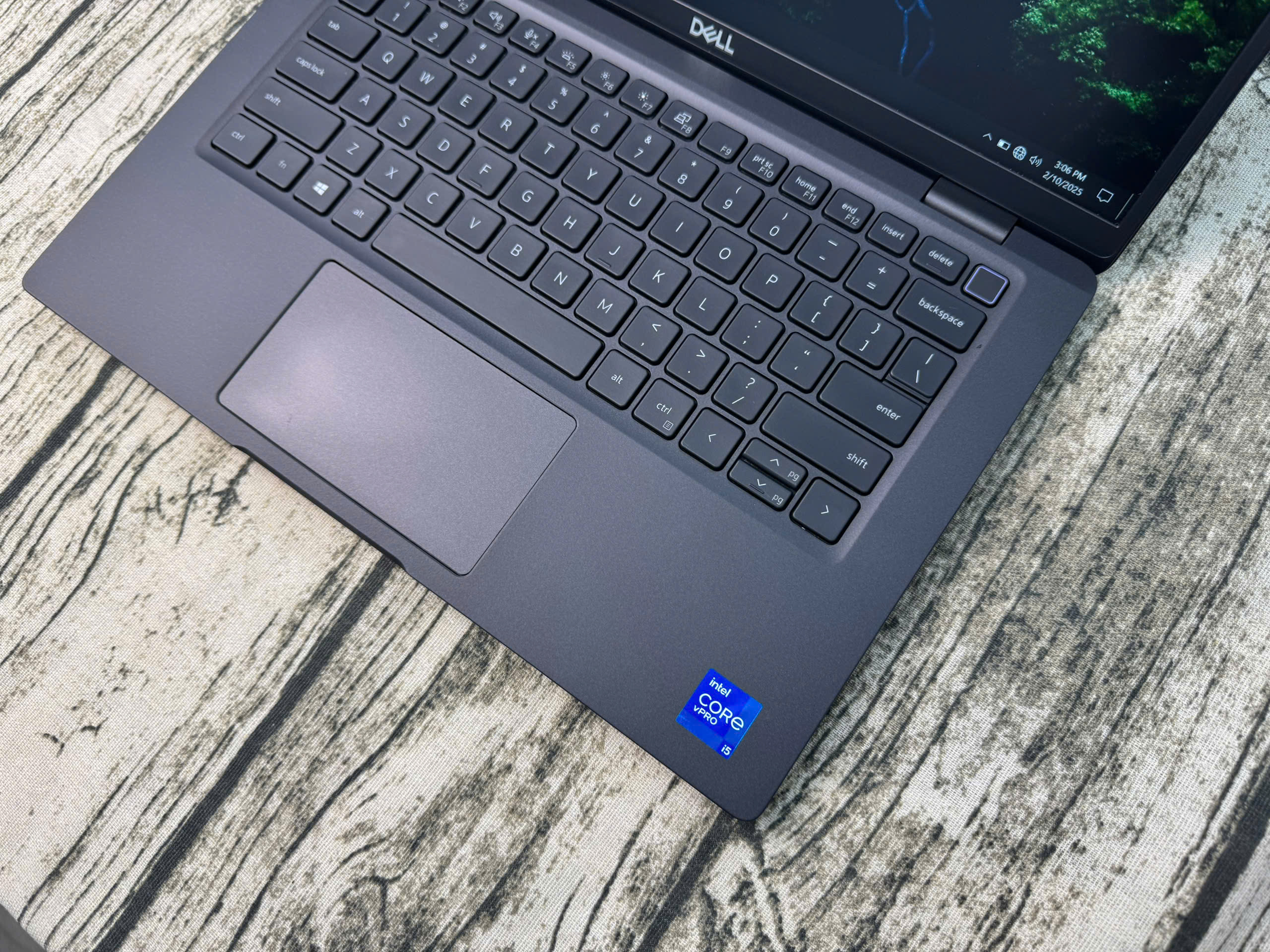 Dell Latitude 7320