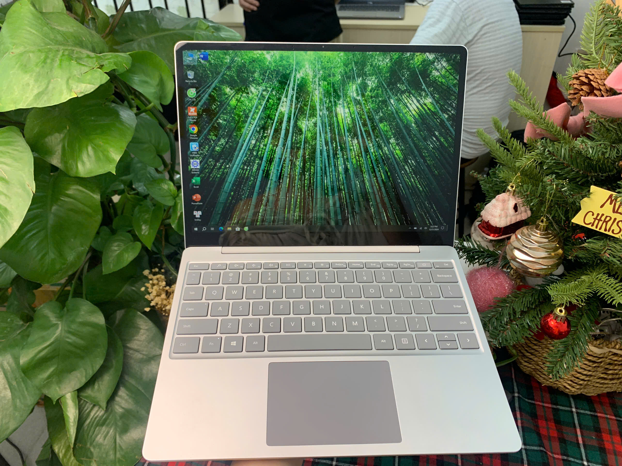 Surface Laptop Go Màu trắng