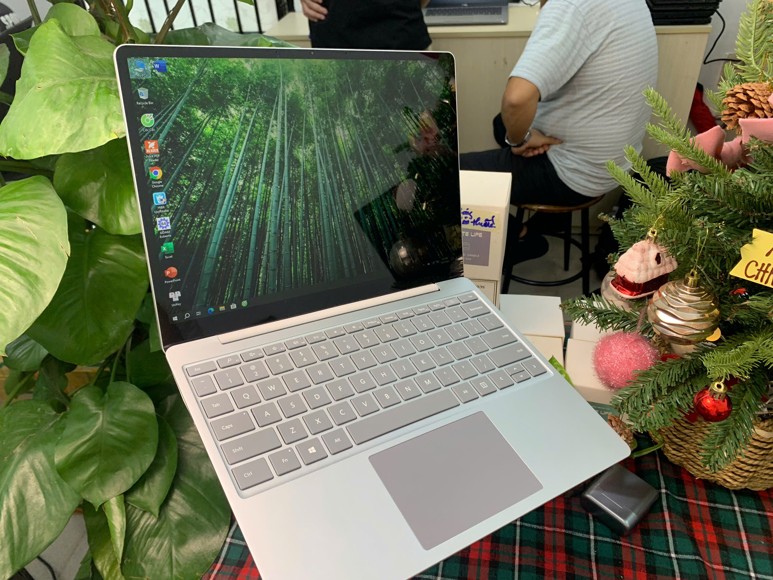 Surface Laptop Go Màu trắng