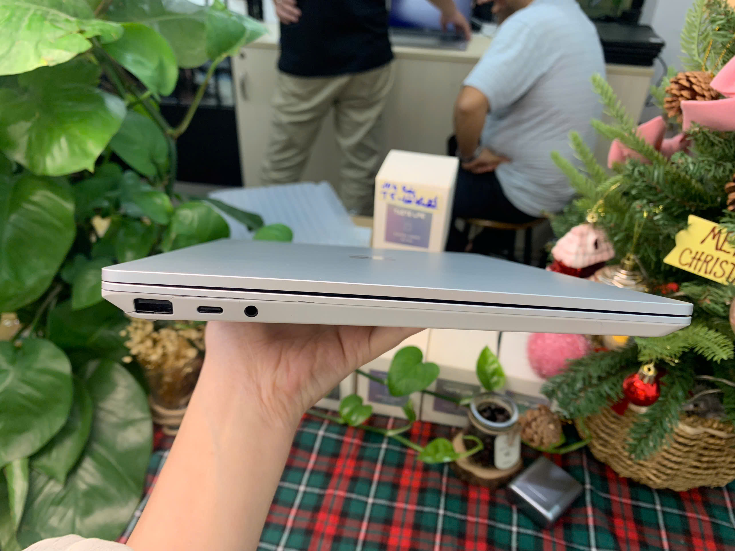 Surface Laptop Go Màu trắng