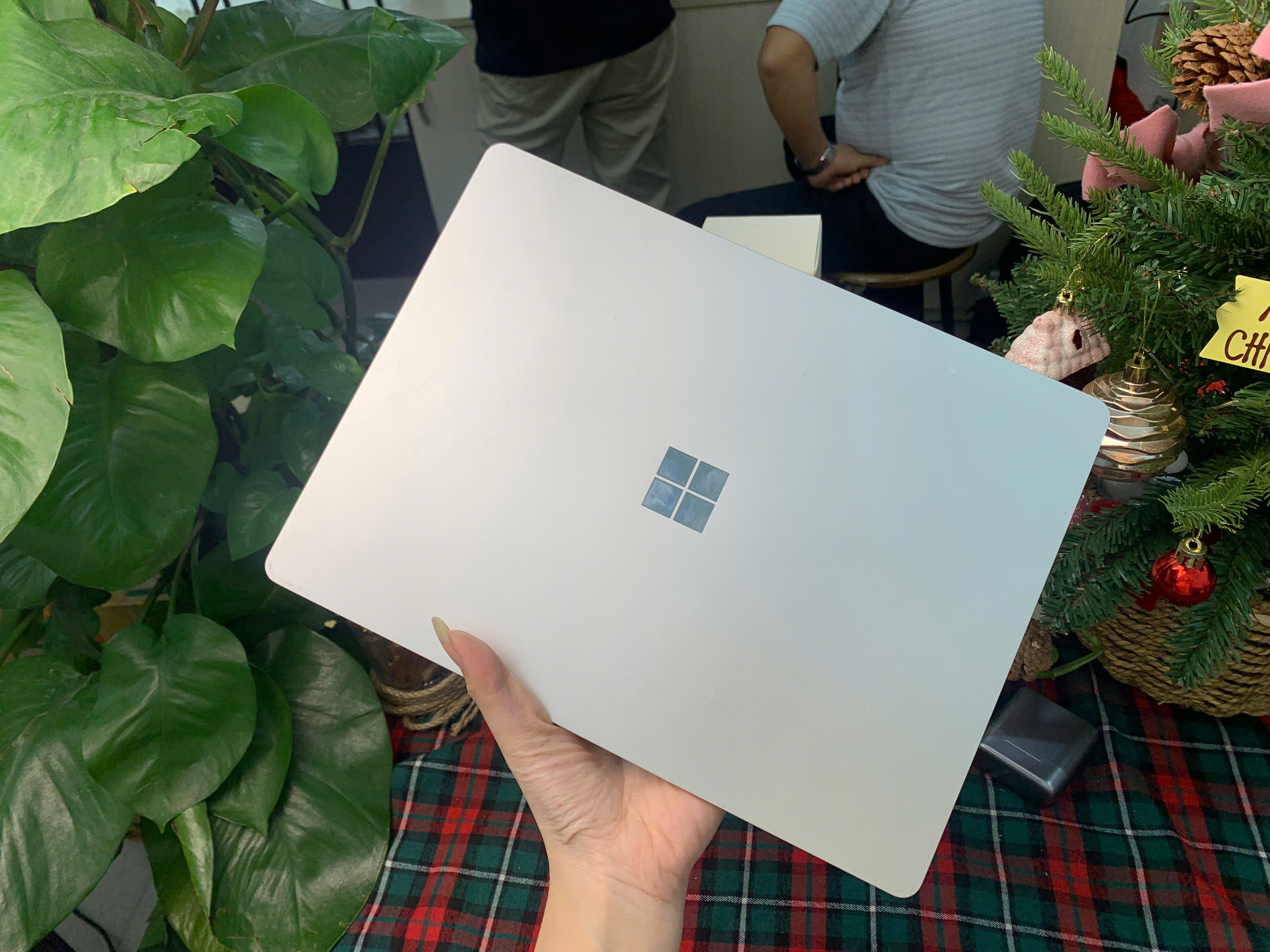 Surface Laptop Go Màu trắng