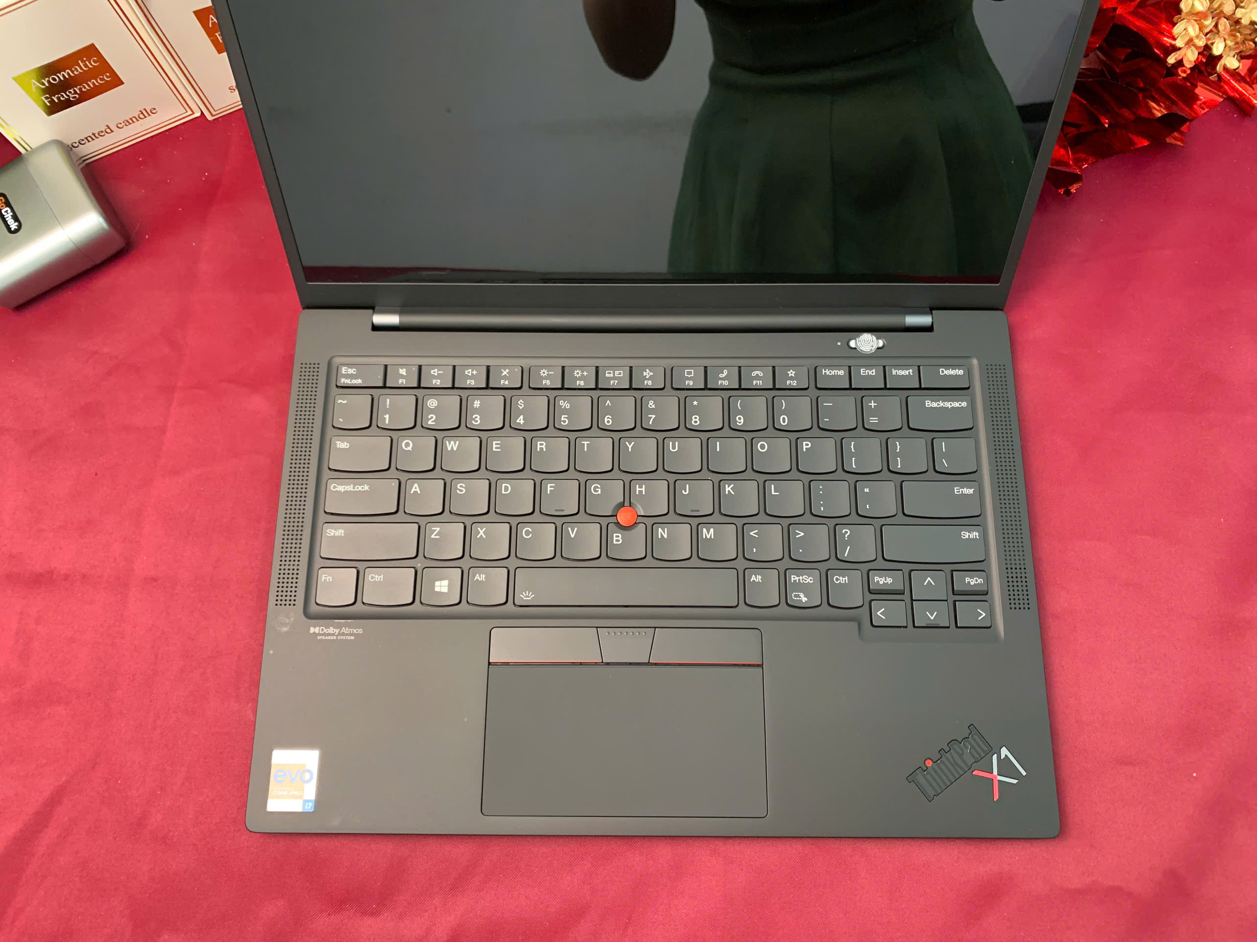 Thinkpad X1 Carbon Gen 9 Vân Carbon - BH ÚS 12.2025