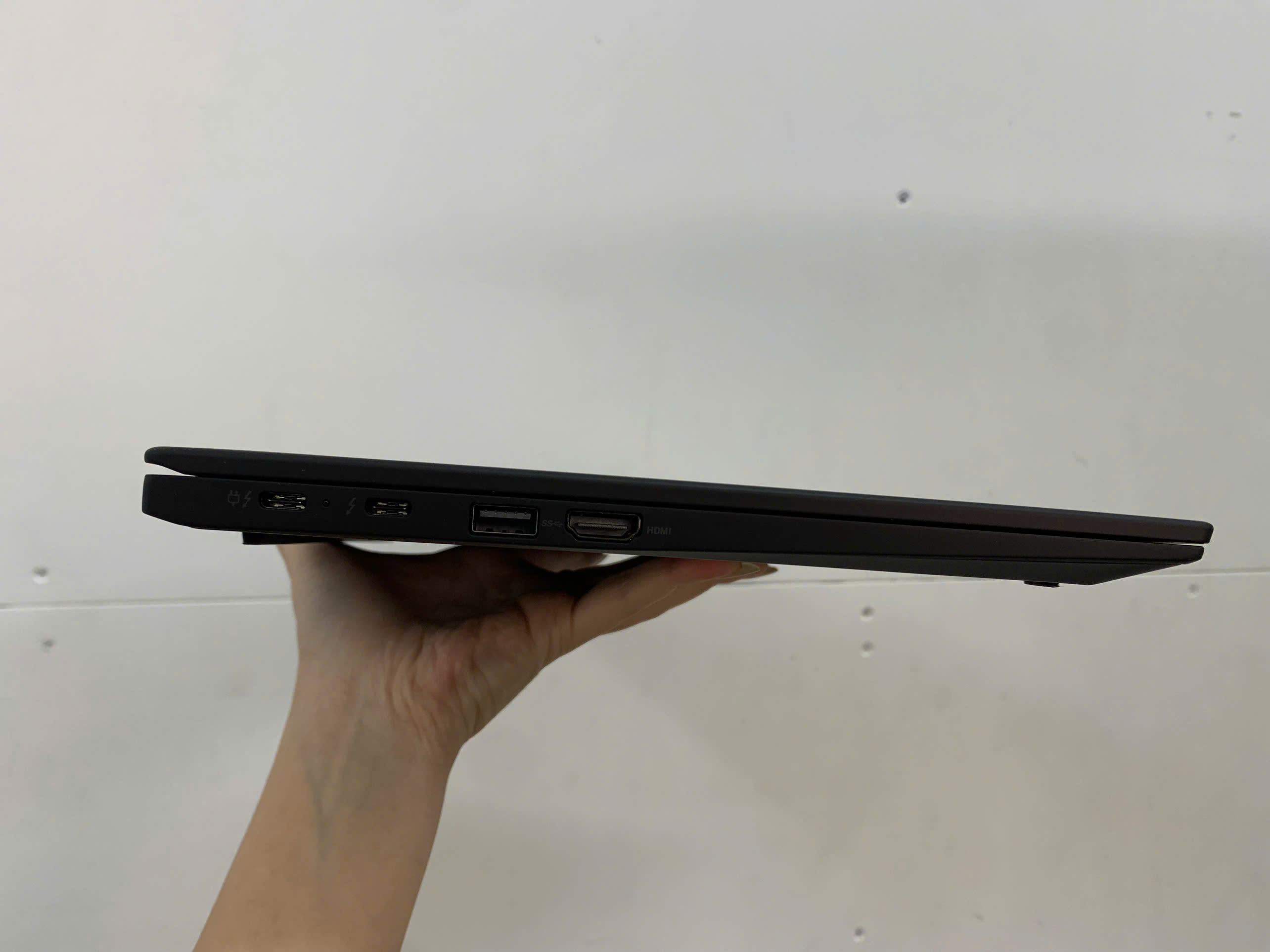 Thinkpad X1 Carbon Gen 9 Vân Carbon - BH US 12 2025