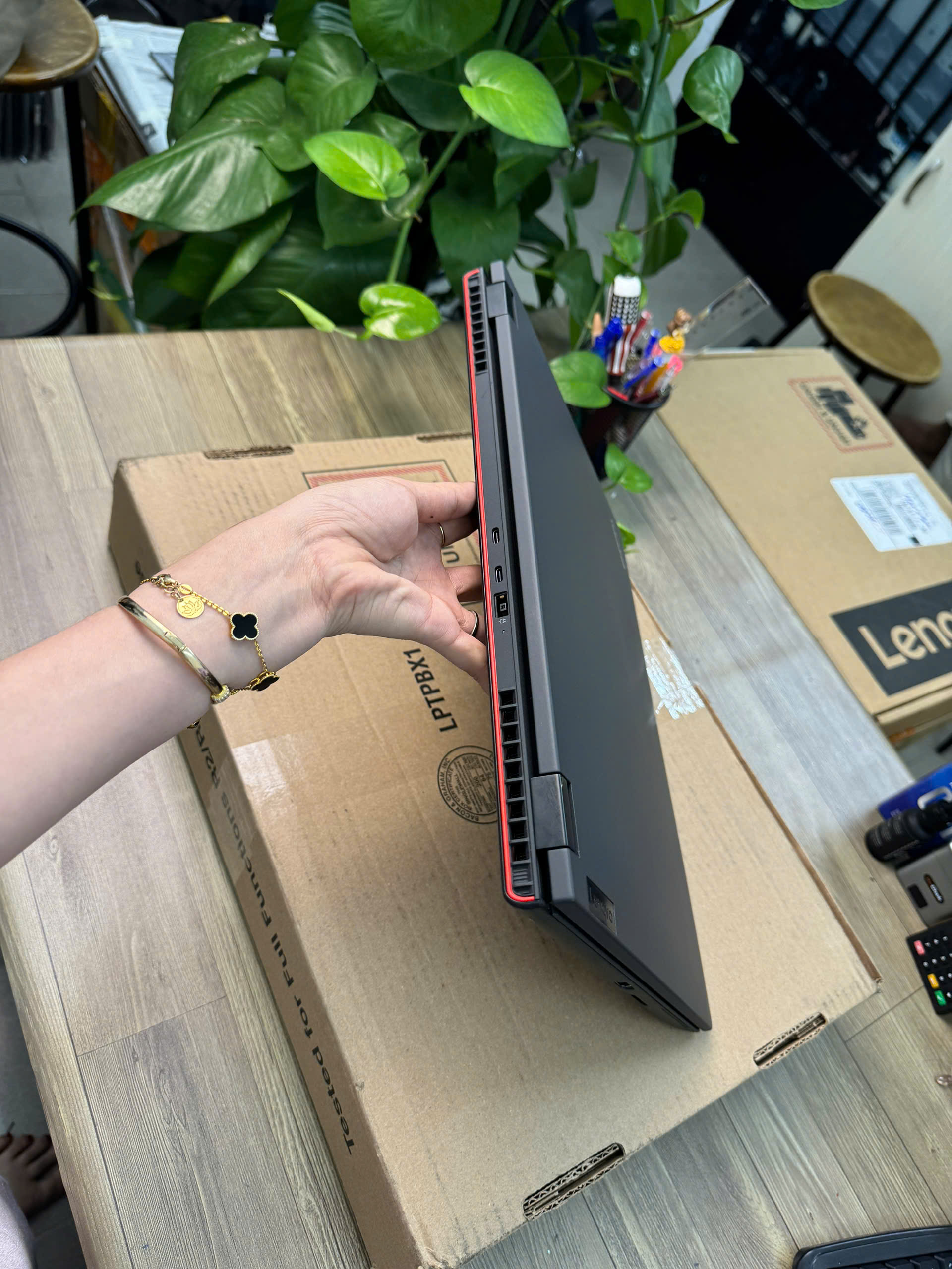 Thinkpad P16v Gen 1