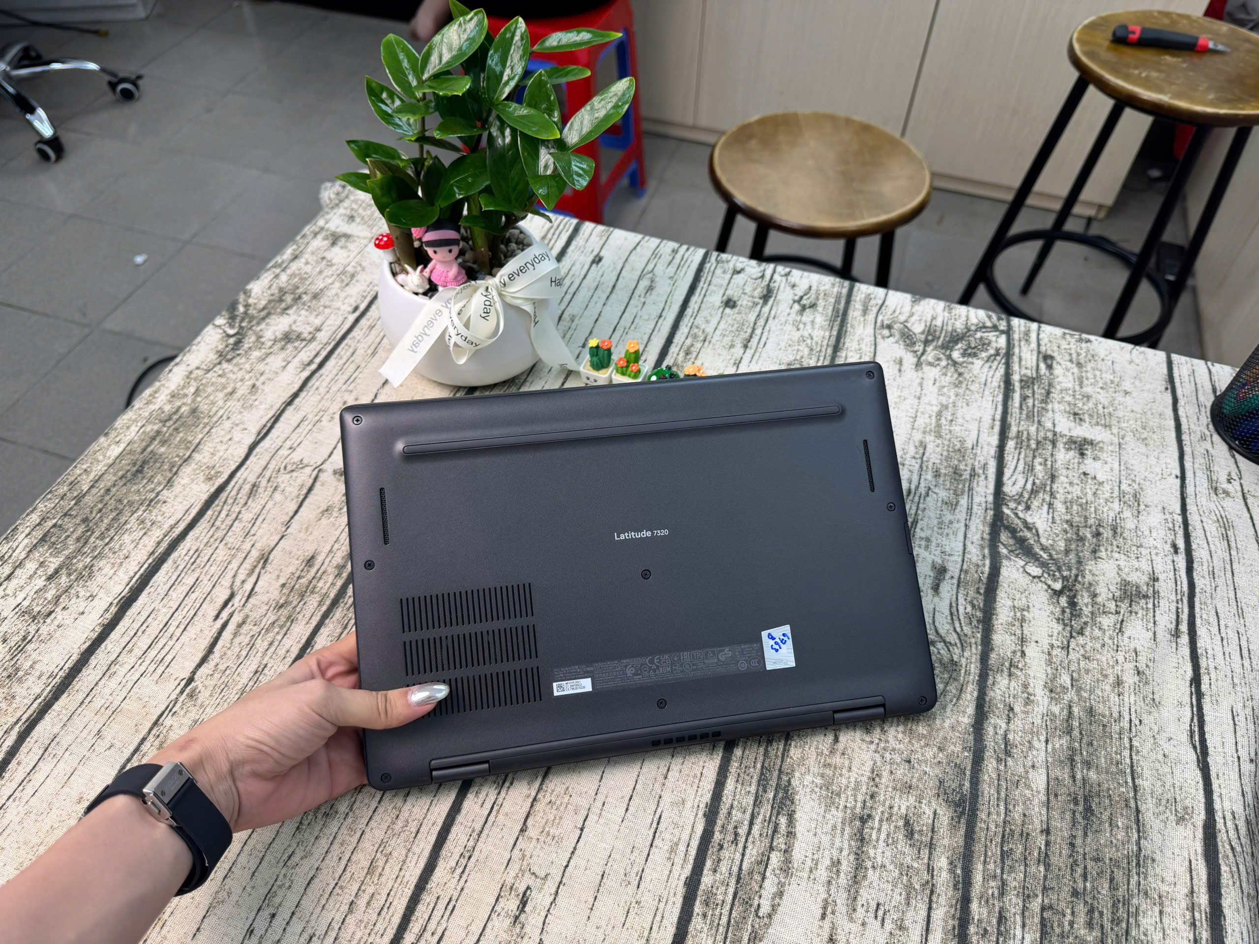 Dell Latitude 7320