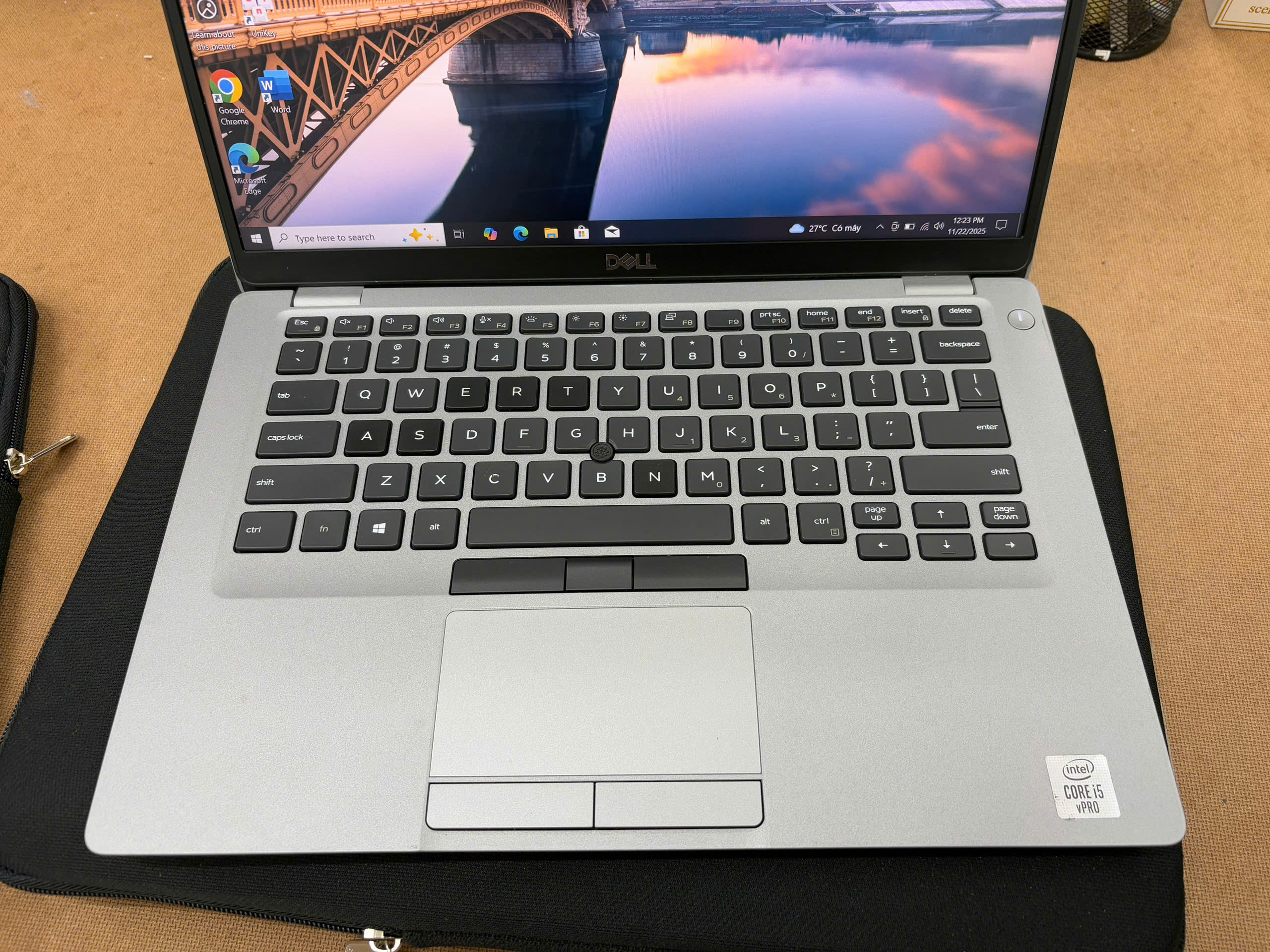 z7250761797908_2d3f85626c366a5b2e89186d1e3ab6be