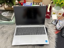 Dell Precision 3561