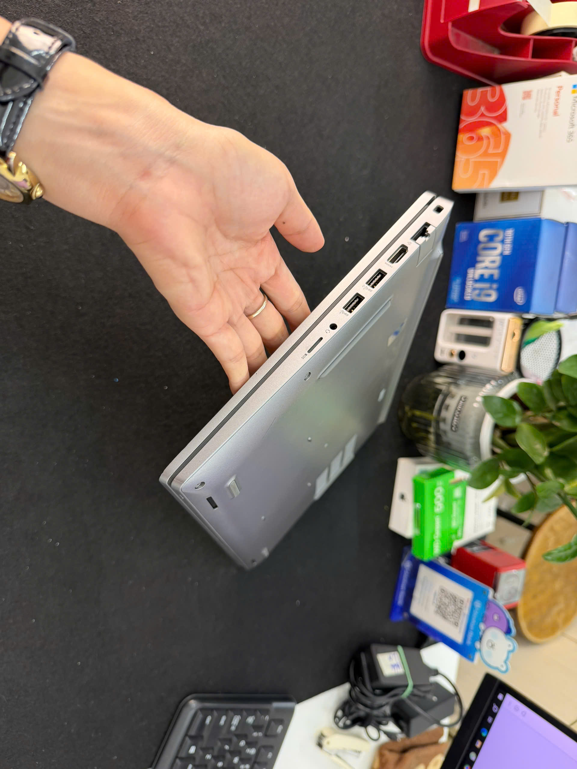 Dell Precision 3570 - Ảnh 11