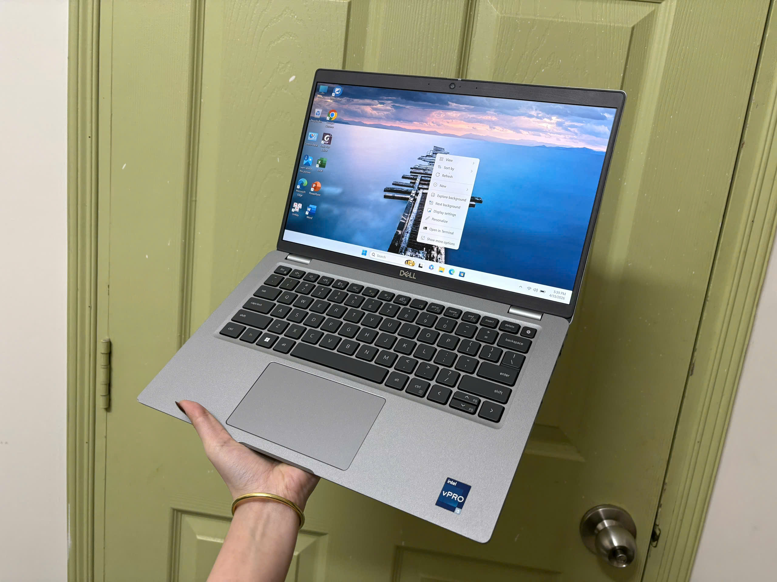 z7730956083423_69e2fe2f090bd40c45ff713cfbb972aa