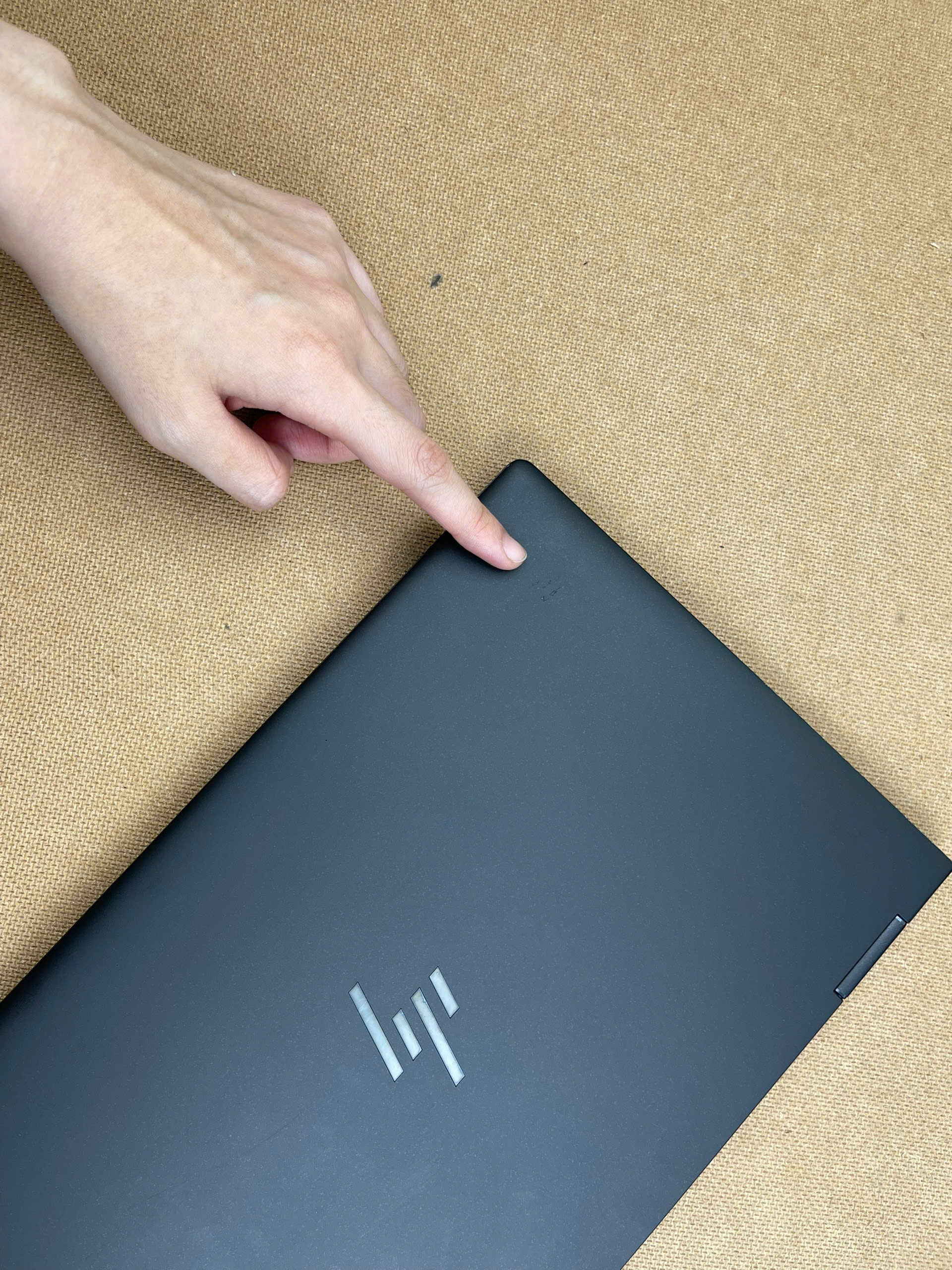 HP Elite x360 Dragonfly Max