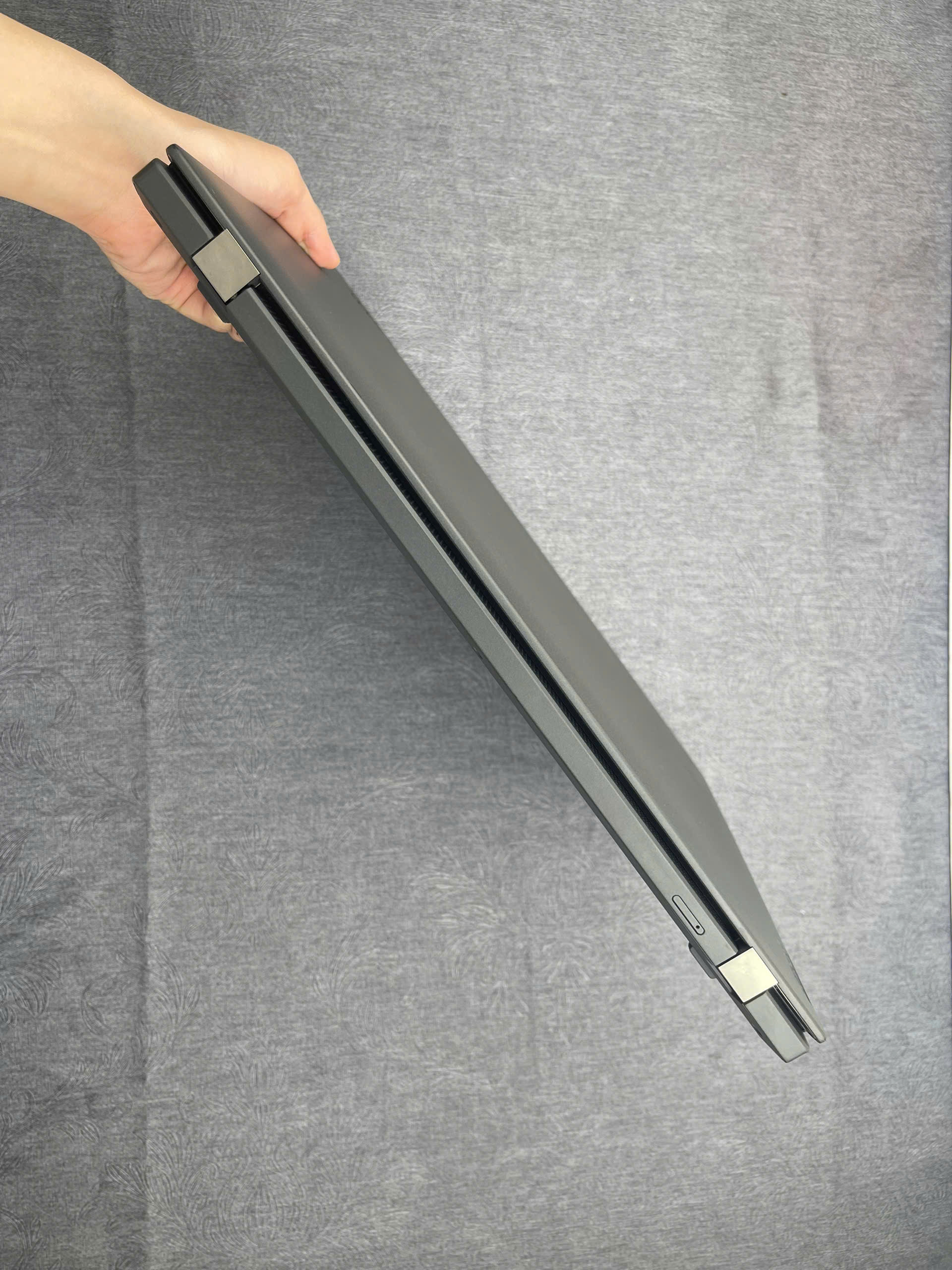 Thinkpad T16 G1 Có LTE