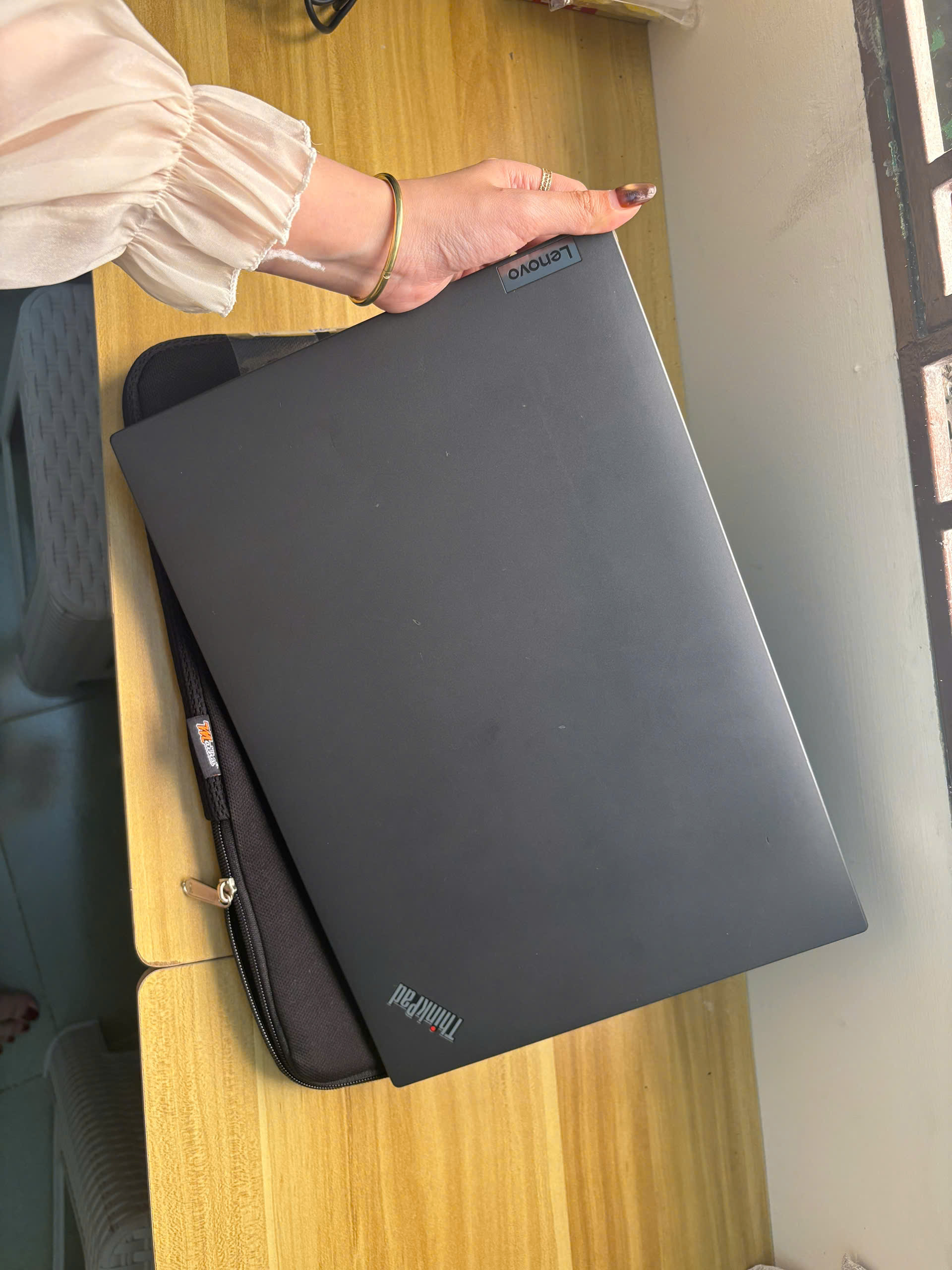 Thinkpad T16 G1 Có LTE