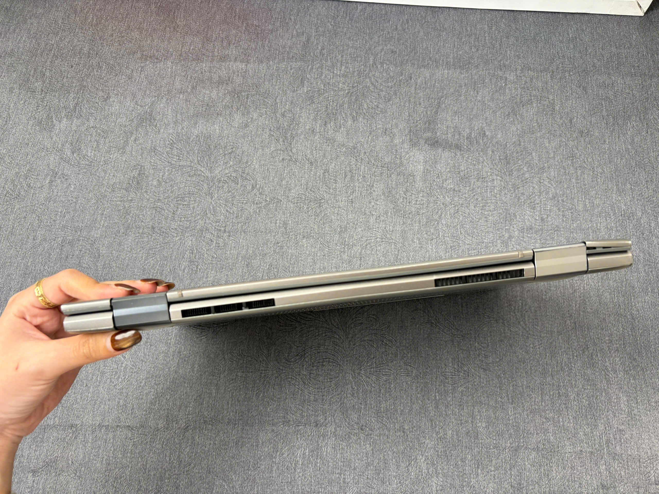 Dell Inspiron 5400 2in1 Vỏ nhôm