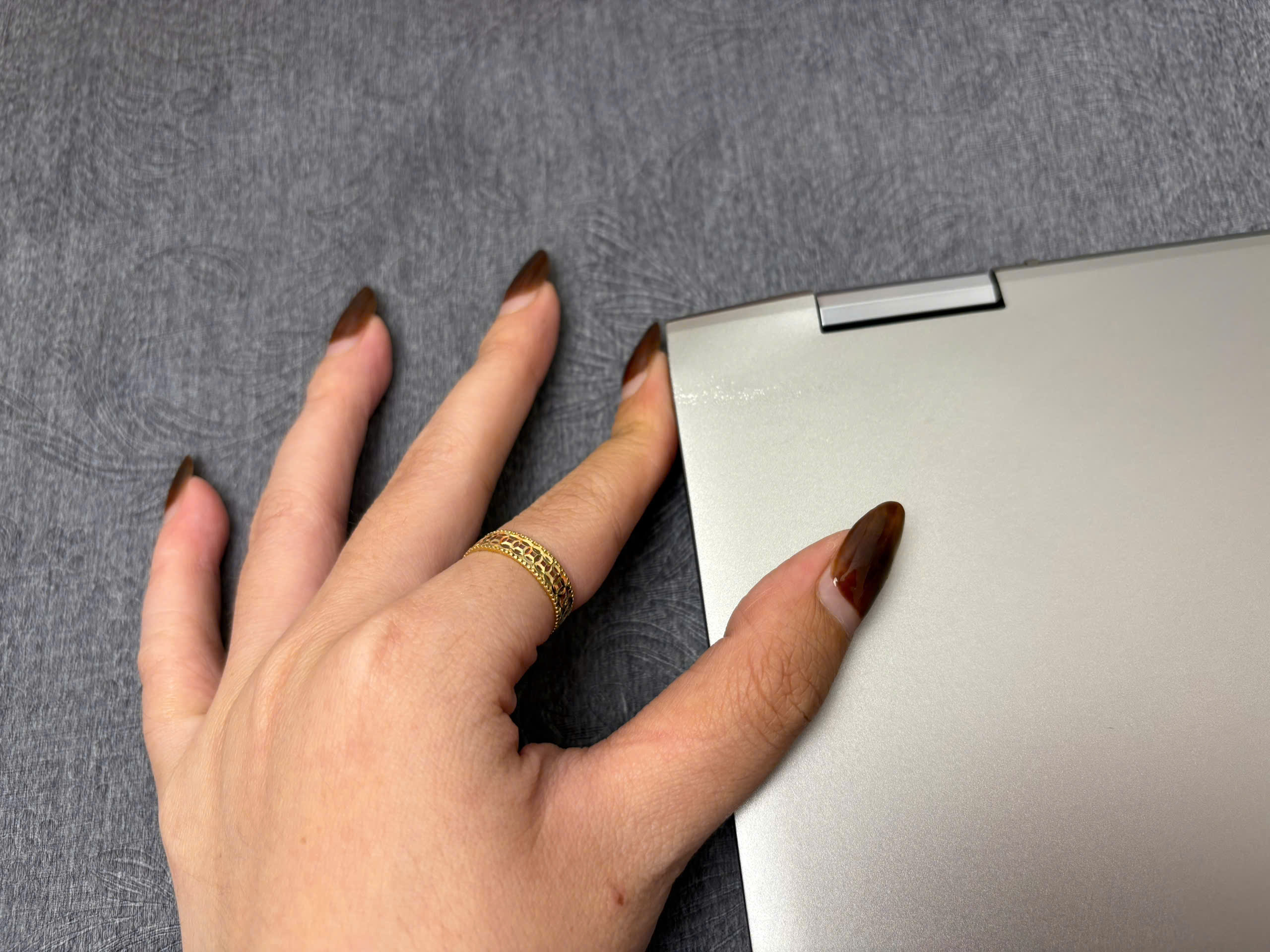 Dell Inspiron 5400 2in1 Vỏ nhôm