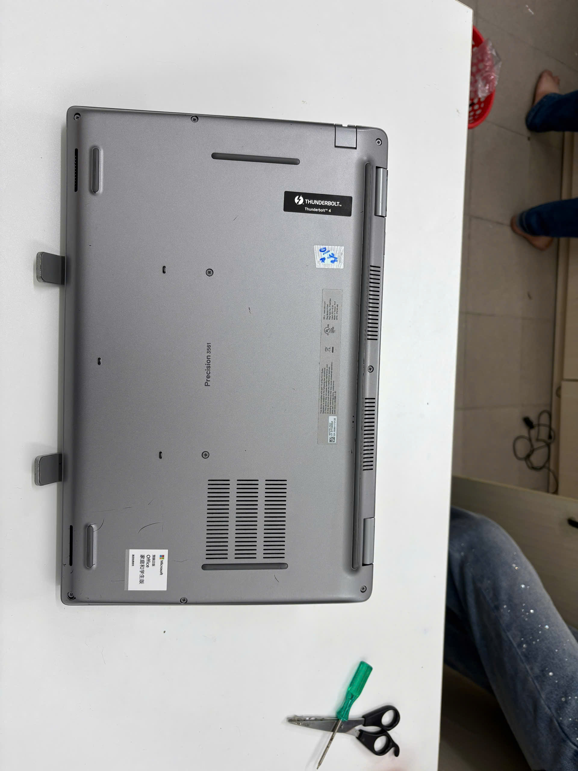 Dell Precision 3561