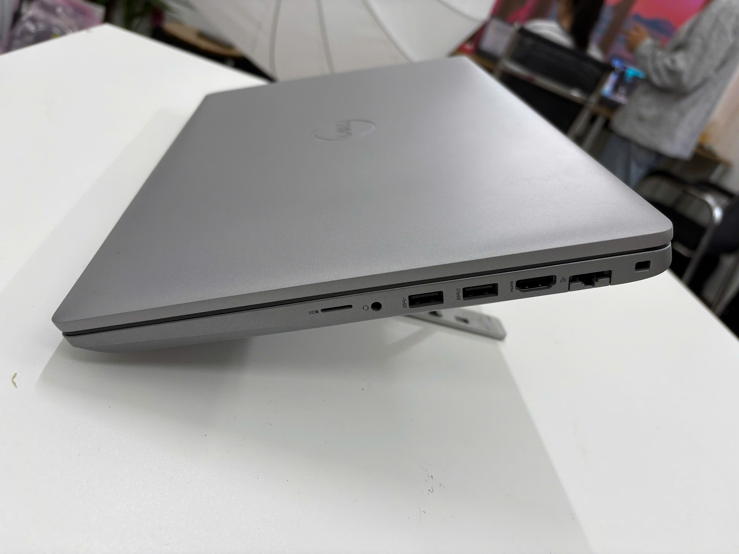 Dell Precision 3561