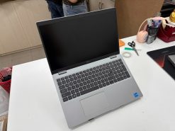 Dell Precision 3561