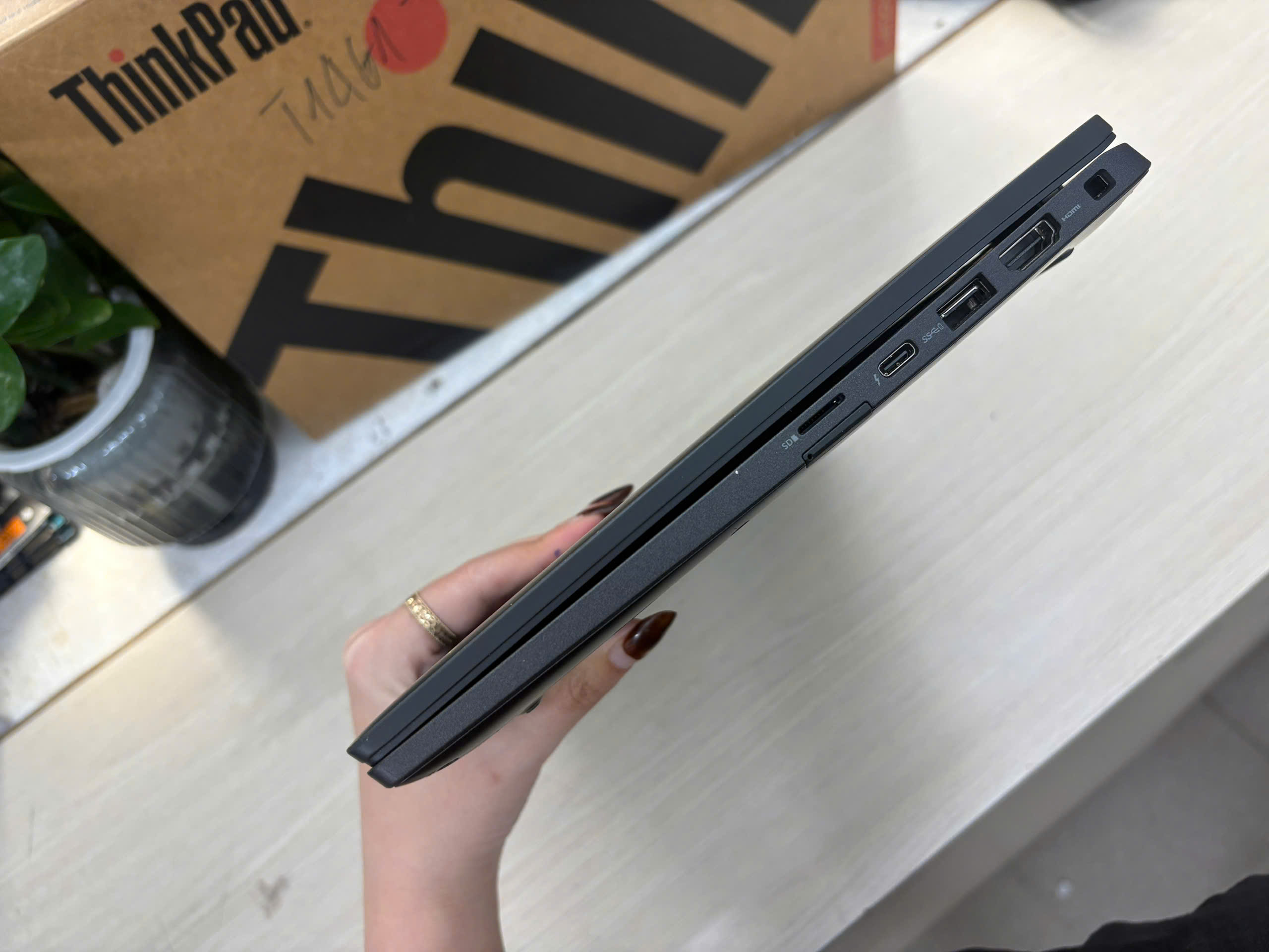 Dell Latitude 7420 có LTE