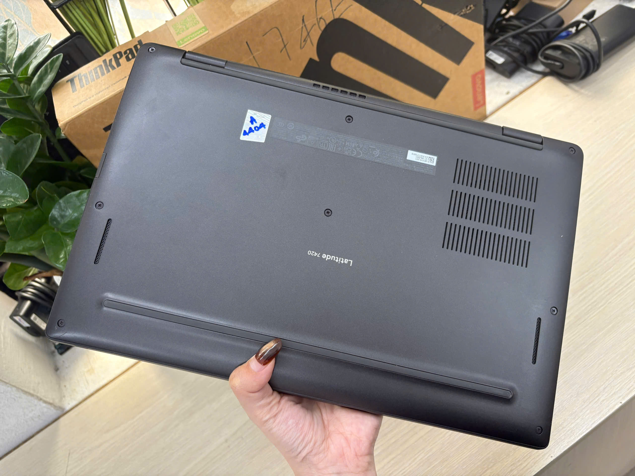 Dell Latitude 7420 có LTE