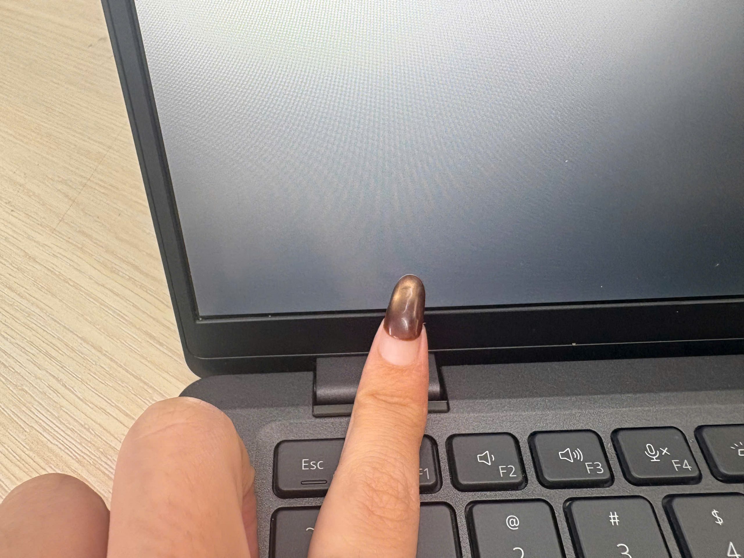 Dell Latitude 7420 có LTE