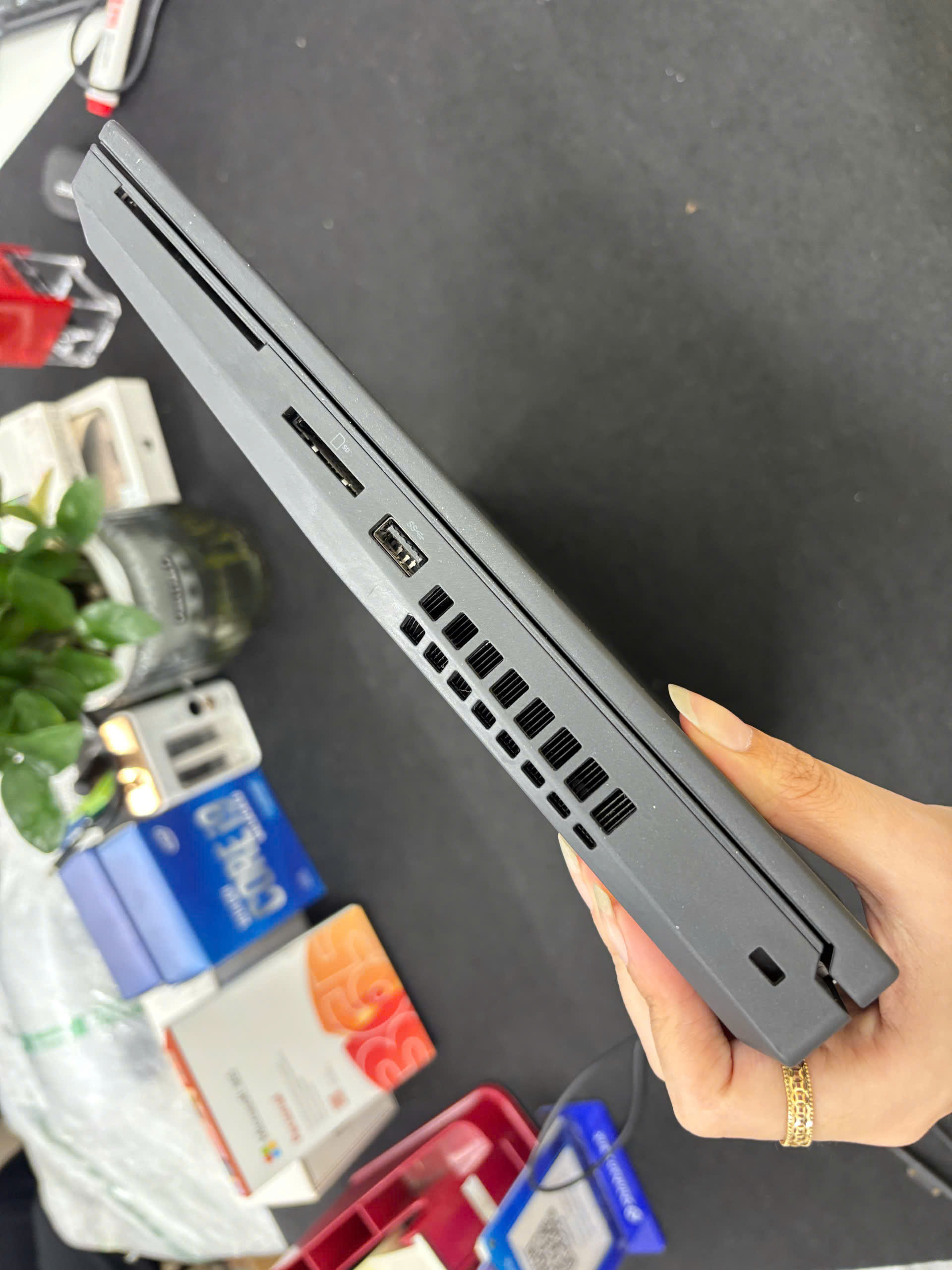 Thinkpad P15 G2 - Ảnh 4