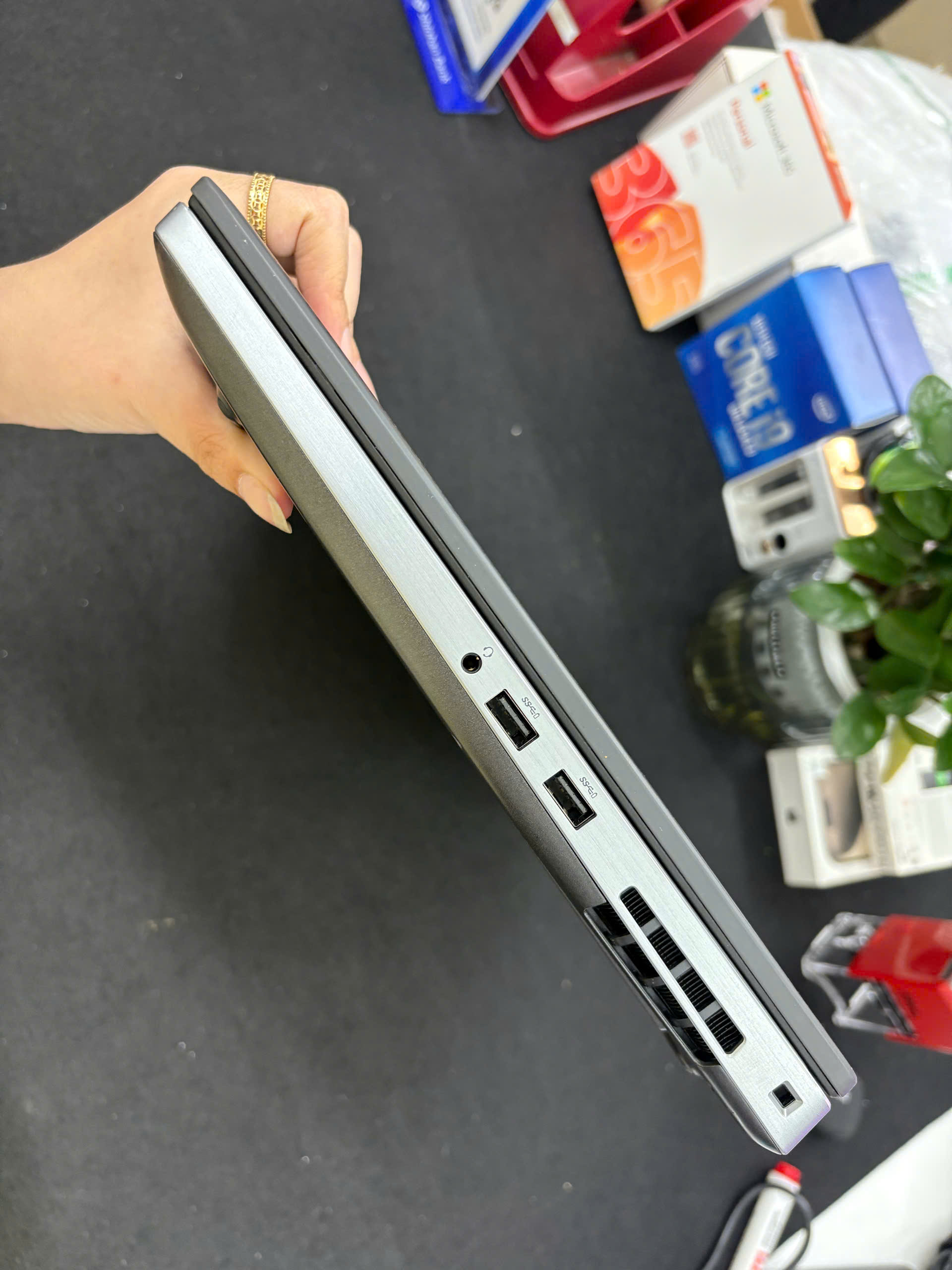 Dell Precision 7540 - Ảnh 3