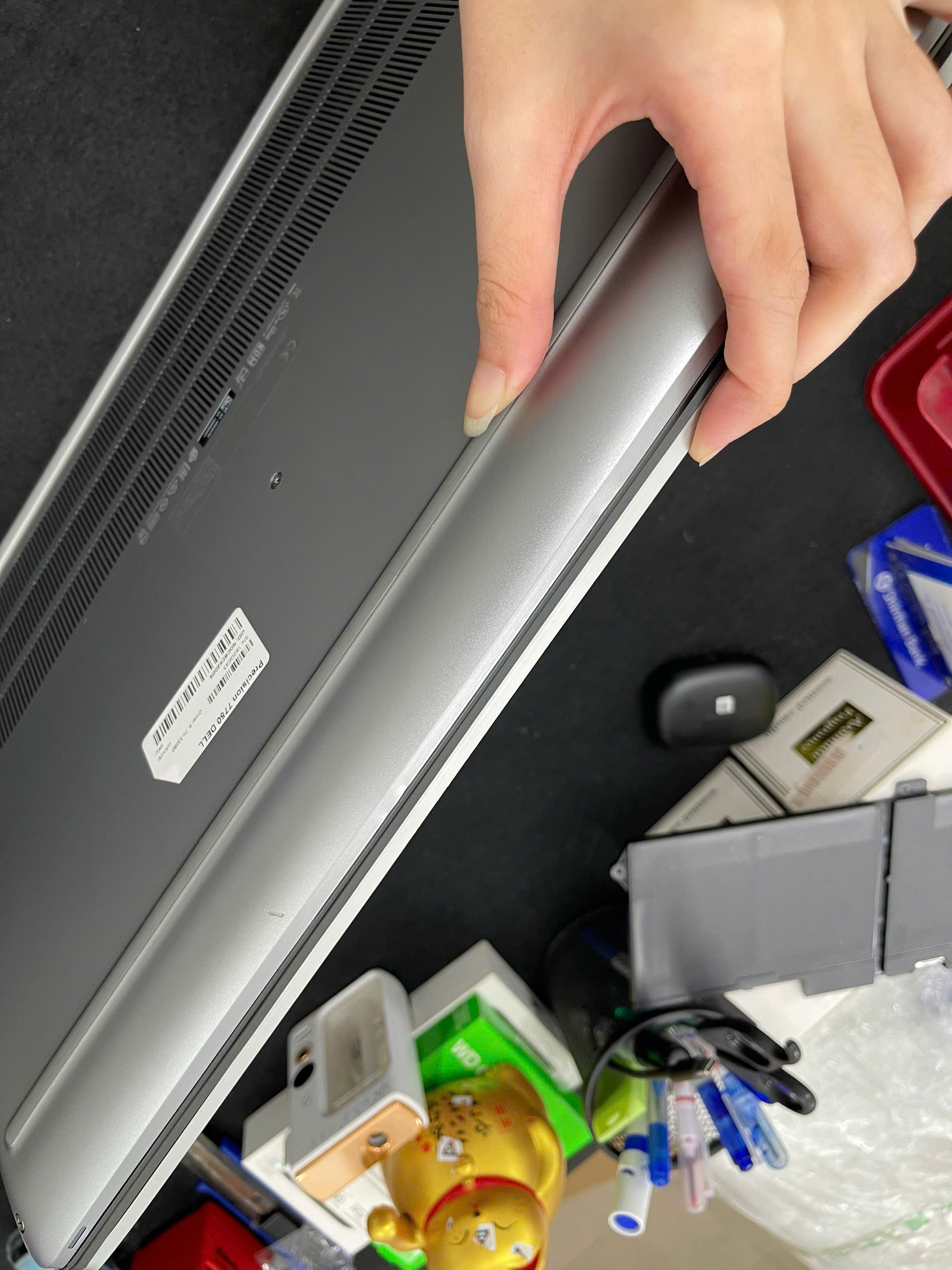 Dell Precision 7750 - Ảnh 10