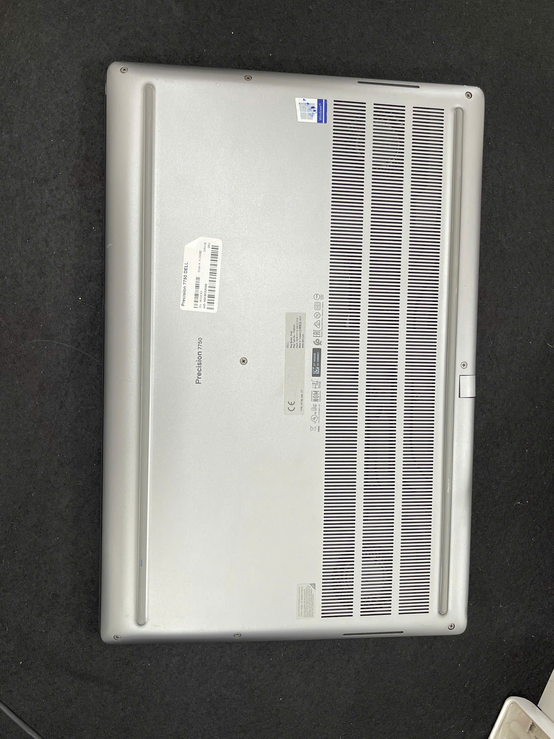 Dell Precision 7750 - Ảnh 13