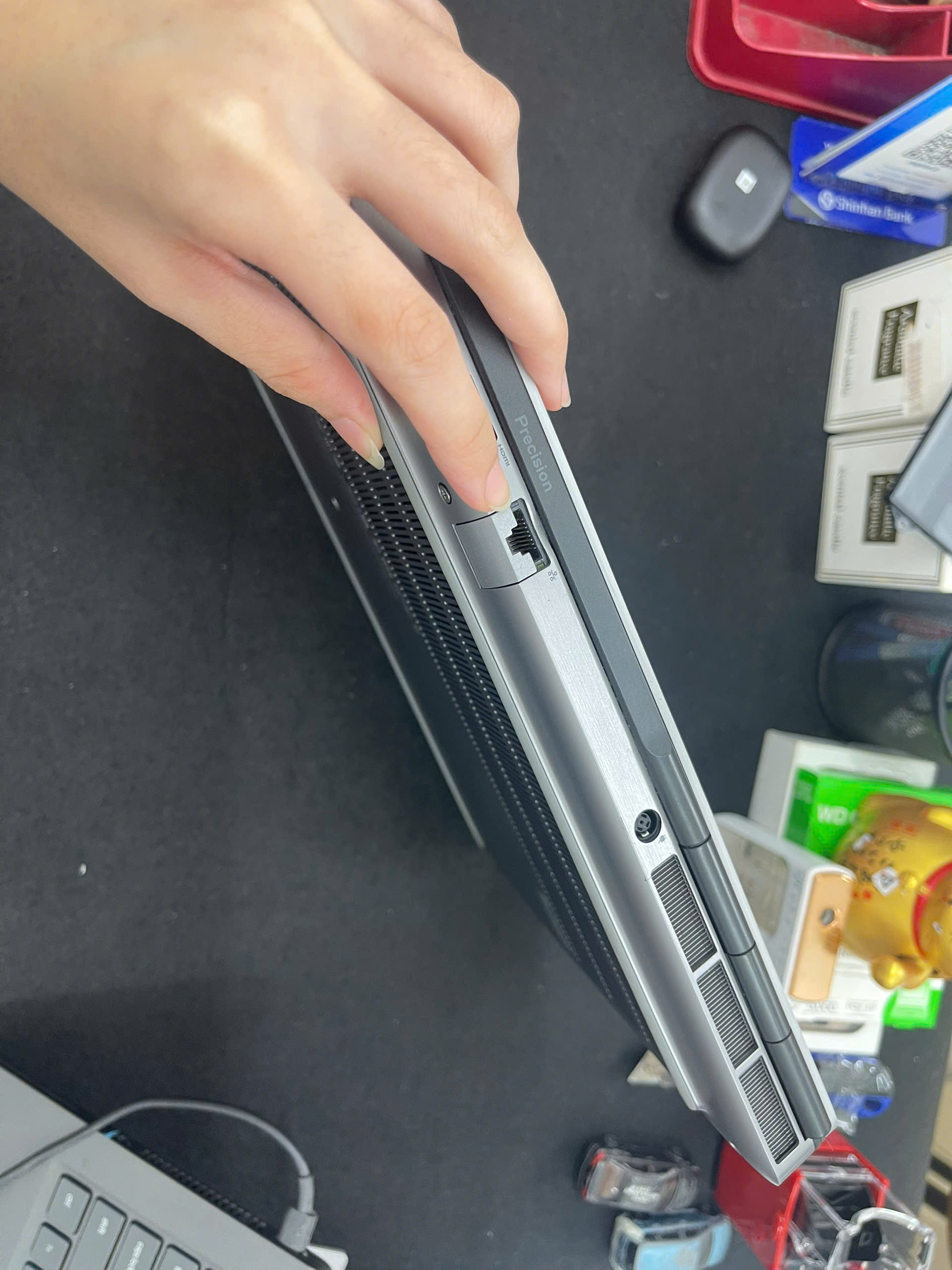 Dell Precision 7760 - Ảnh 9
