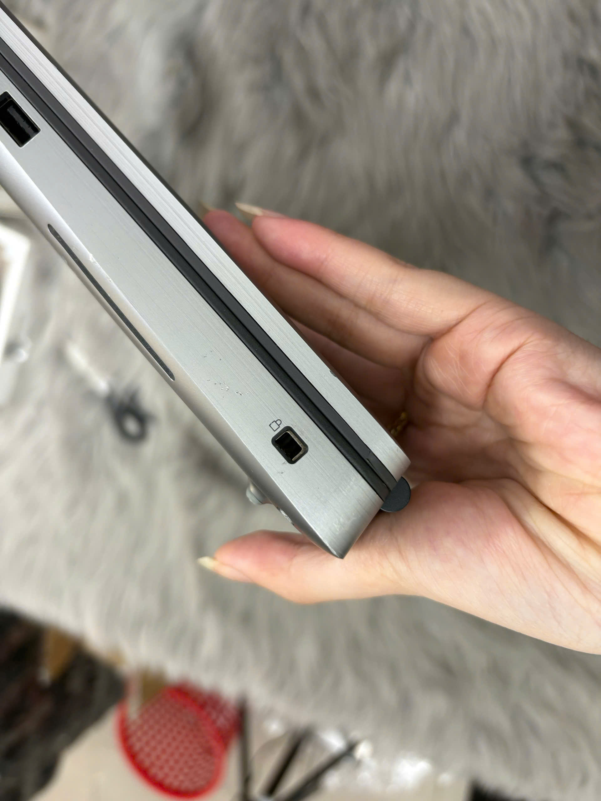Dell Precision 7750 - Ảnh 2