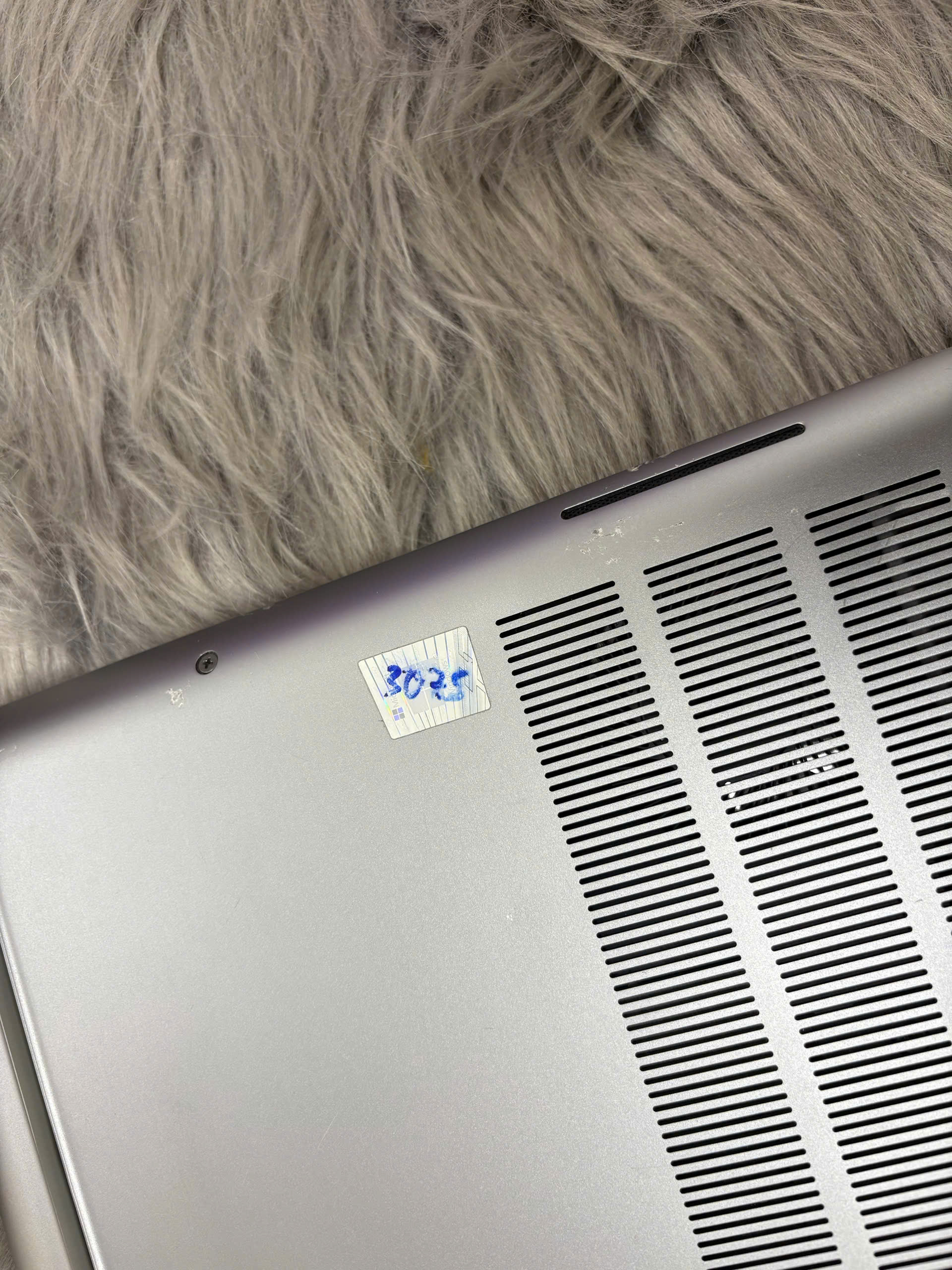 Dell Precision 7750 - Ảnh 7
