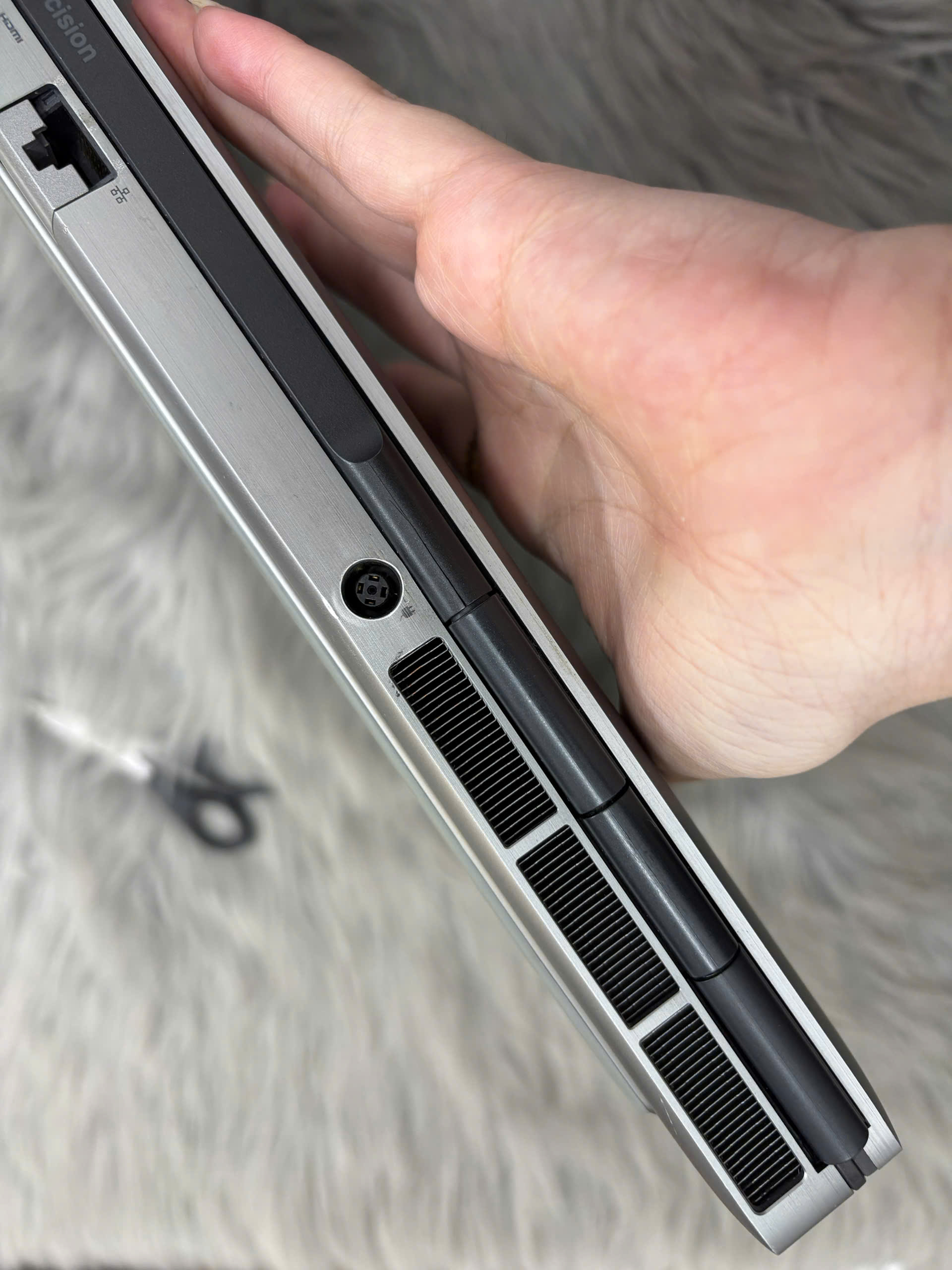 Dell Precision 7750 - Ảnh 9