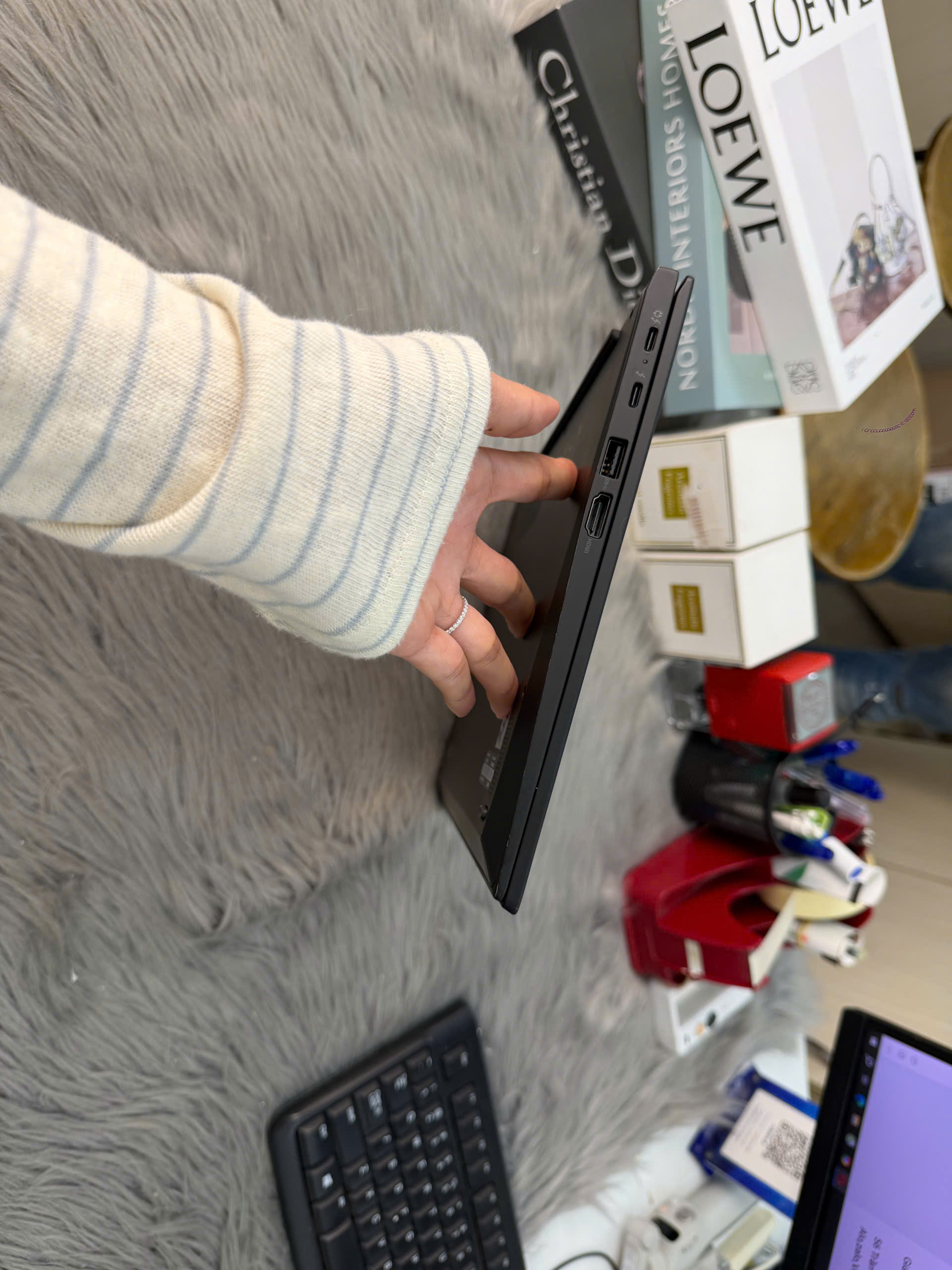 Thinkpad X1 Cacbon G10 - Ảnh 3