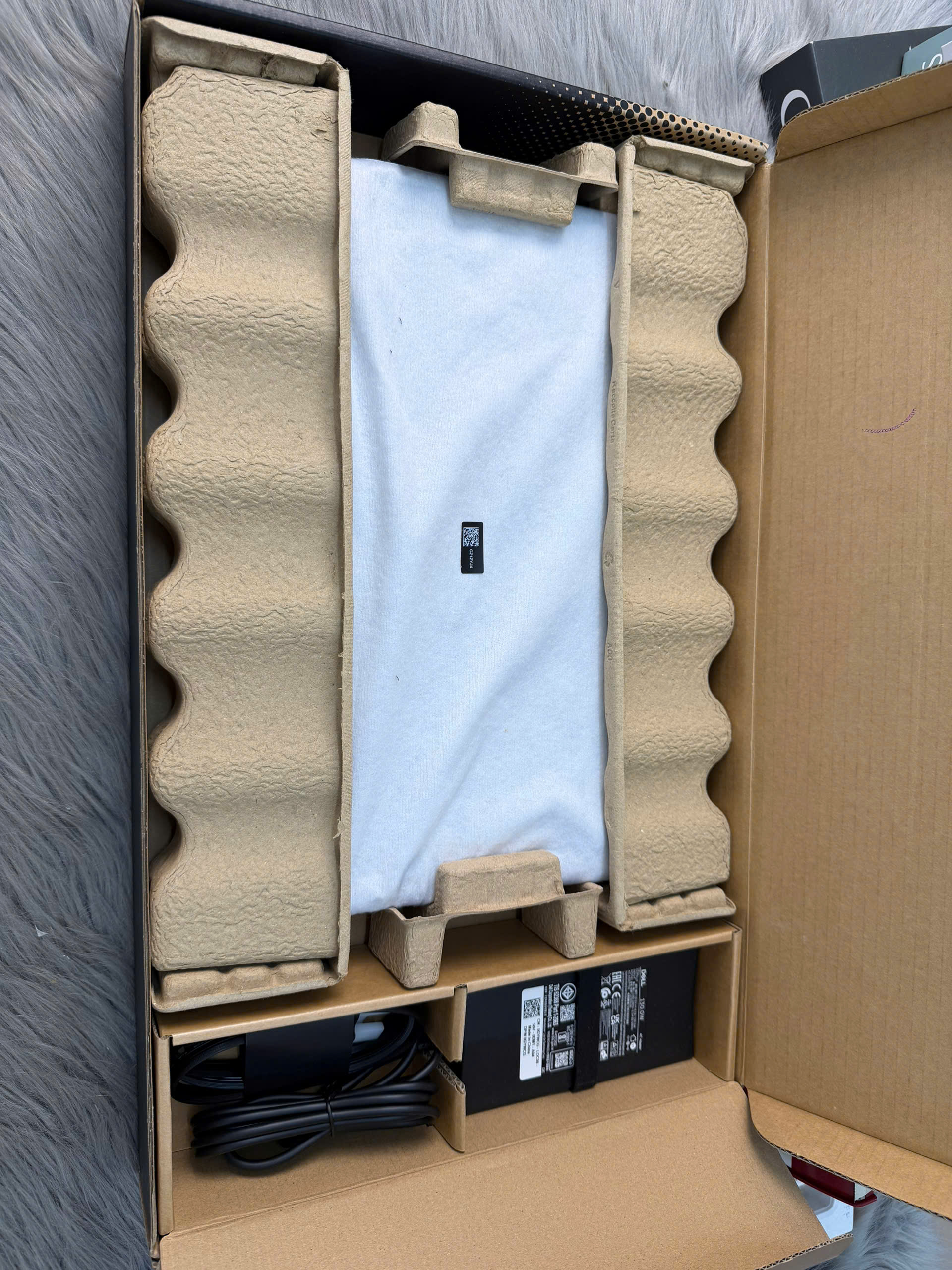 Dell Alienwarev 2026 DA15265 - Ảnh 3