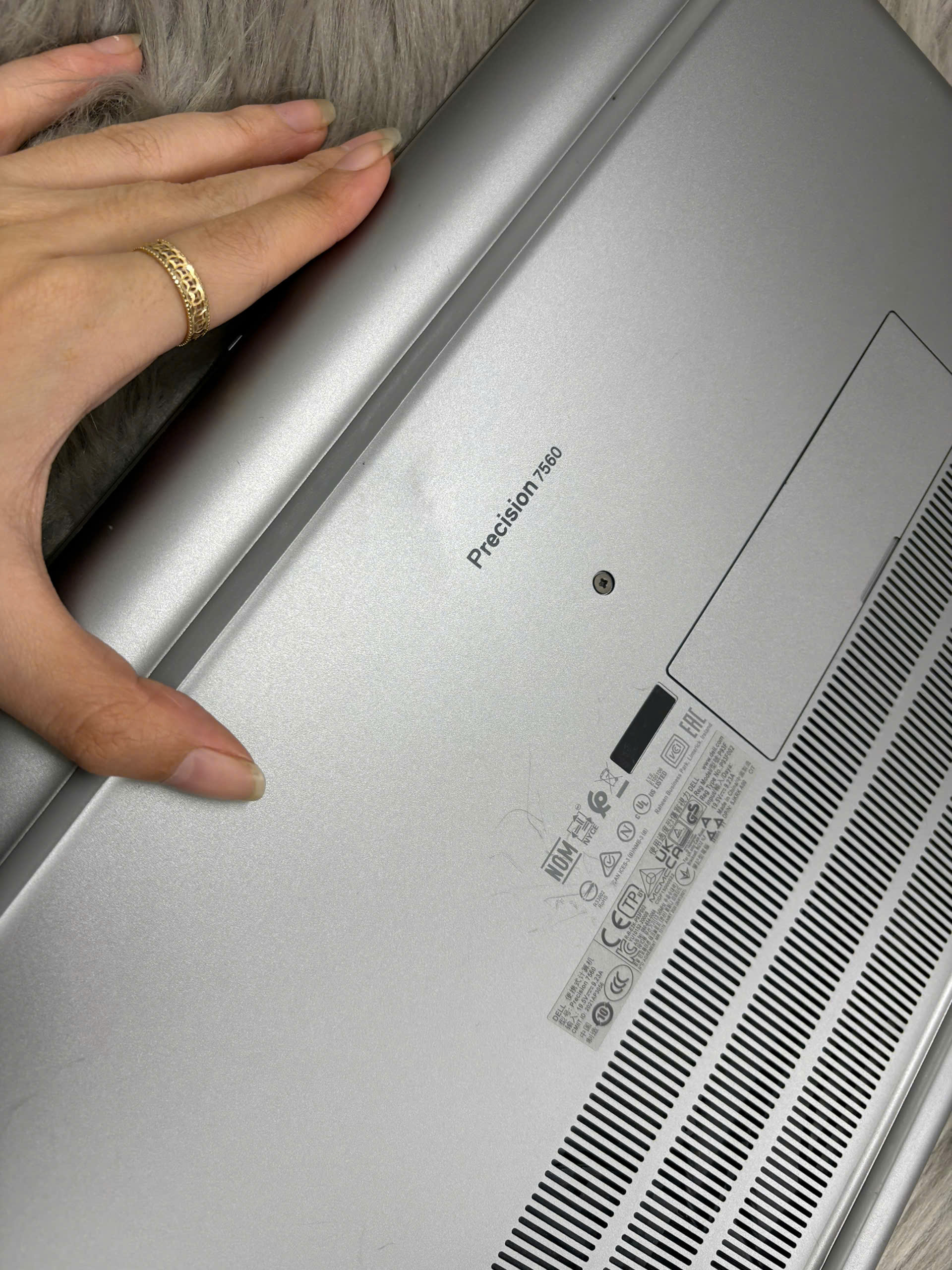 Dell Precision 7560 - Ảnh 16