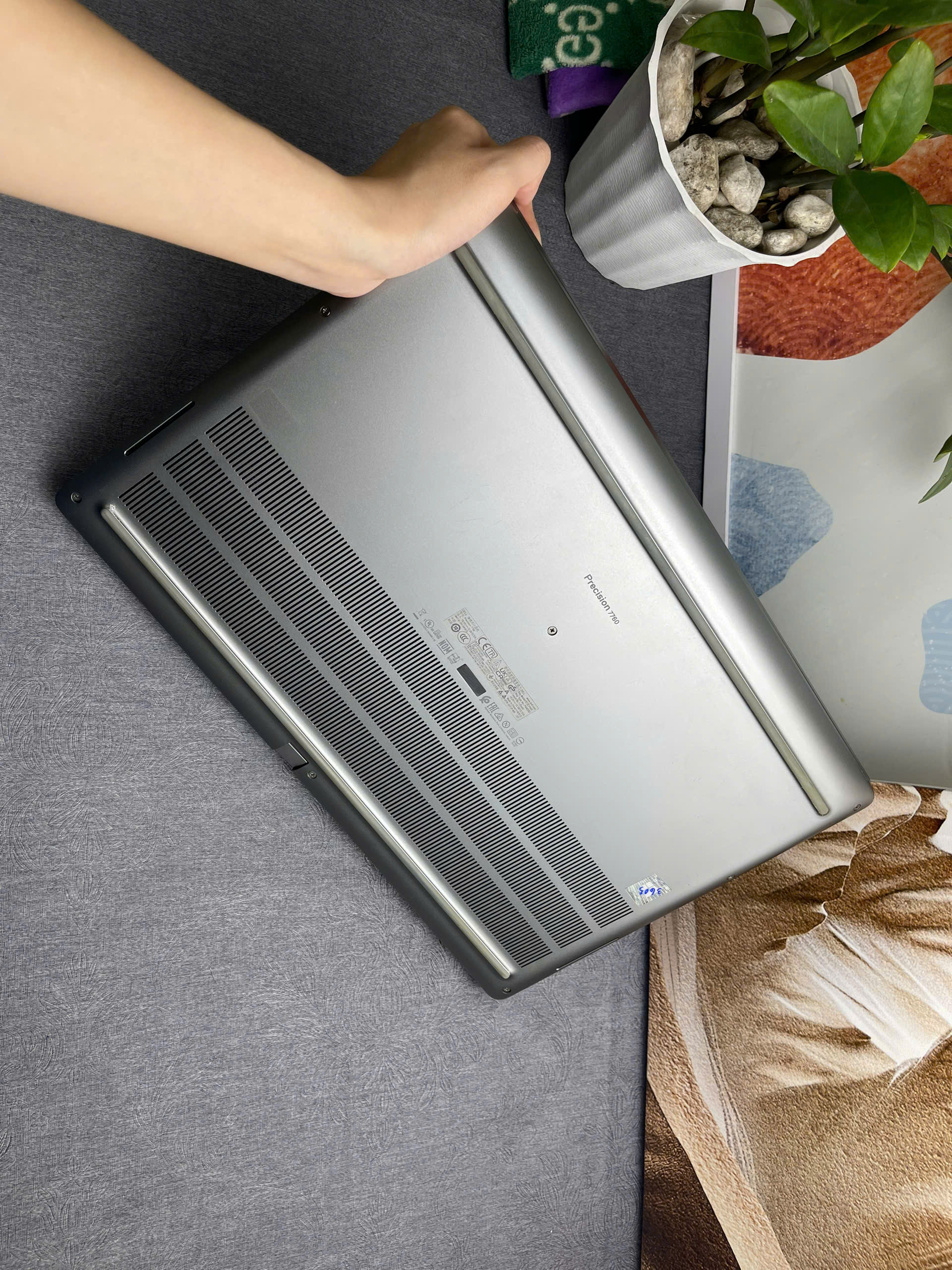 Dell Precision 7760 - Ảnh 12