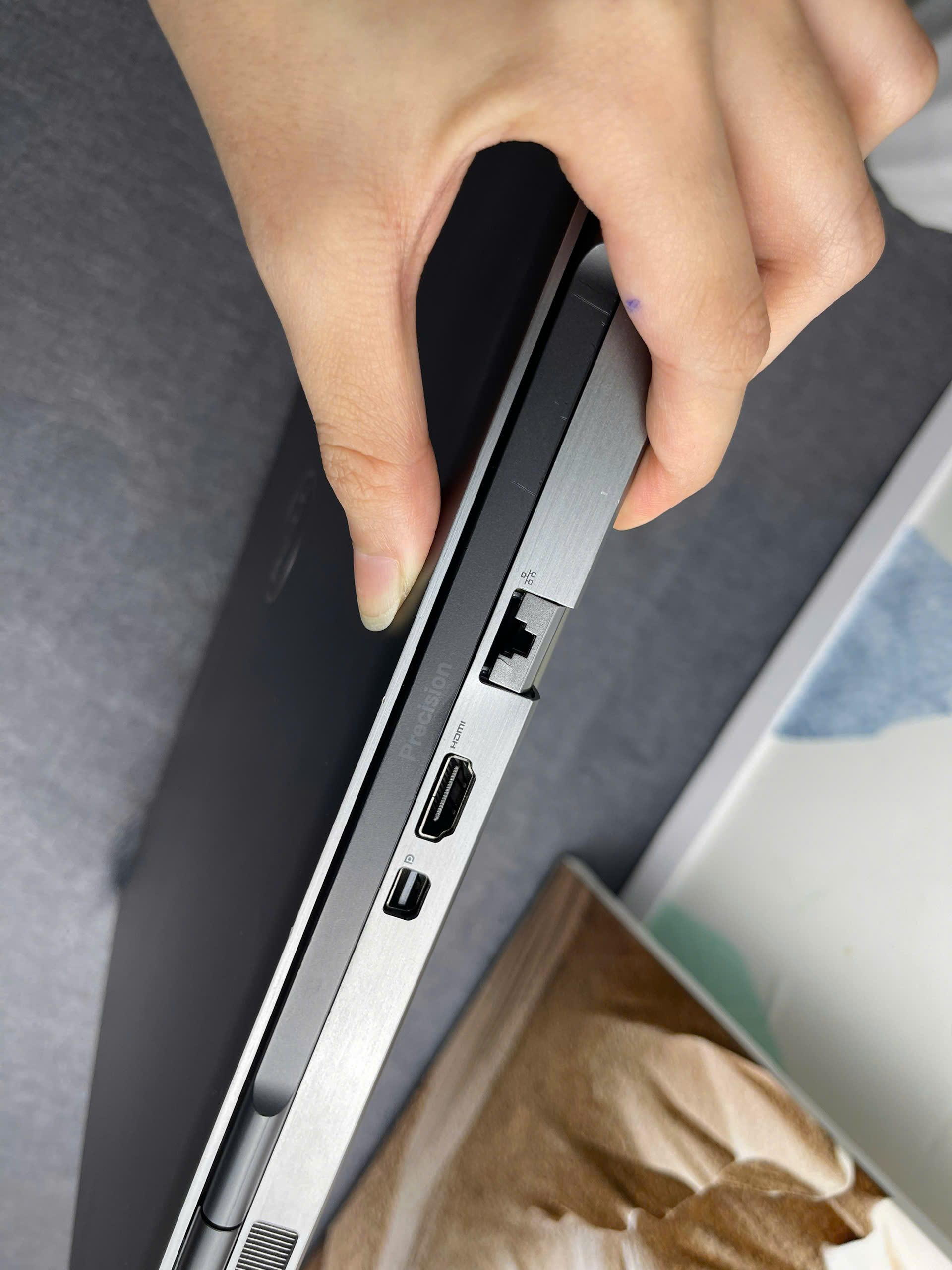 Dell Precision 7760 - Ảnh 13