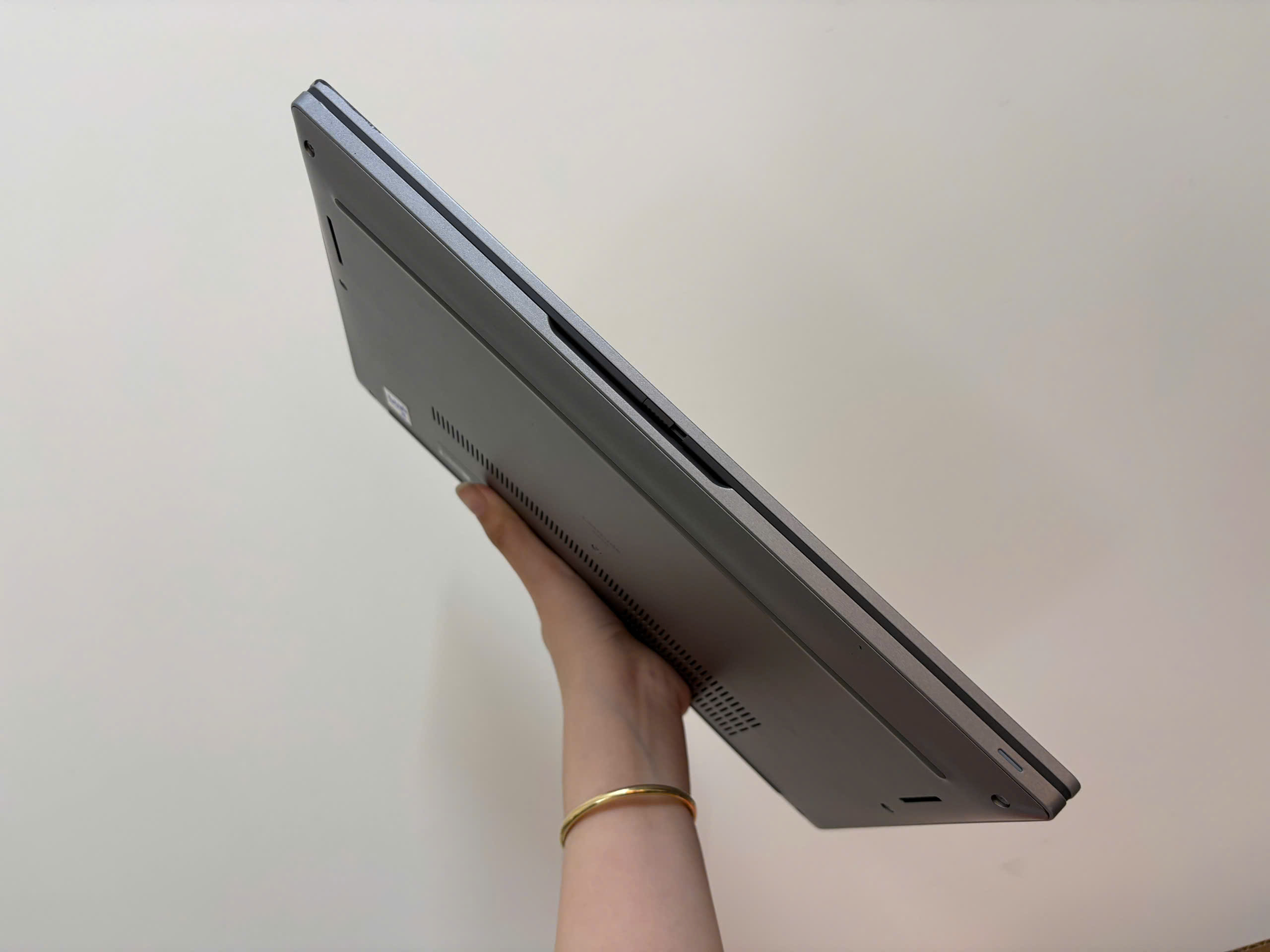 Dell Latitude 5330 - Ảnh 3