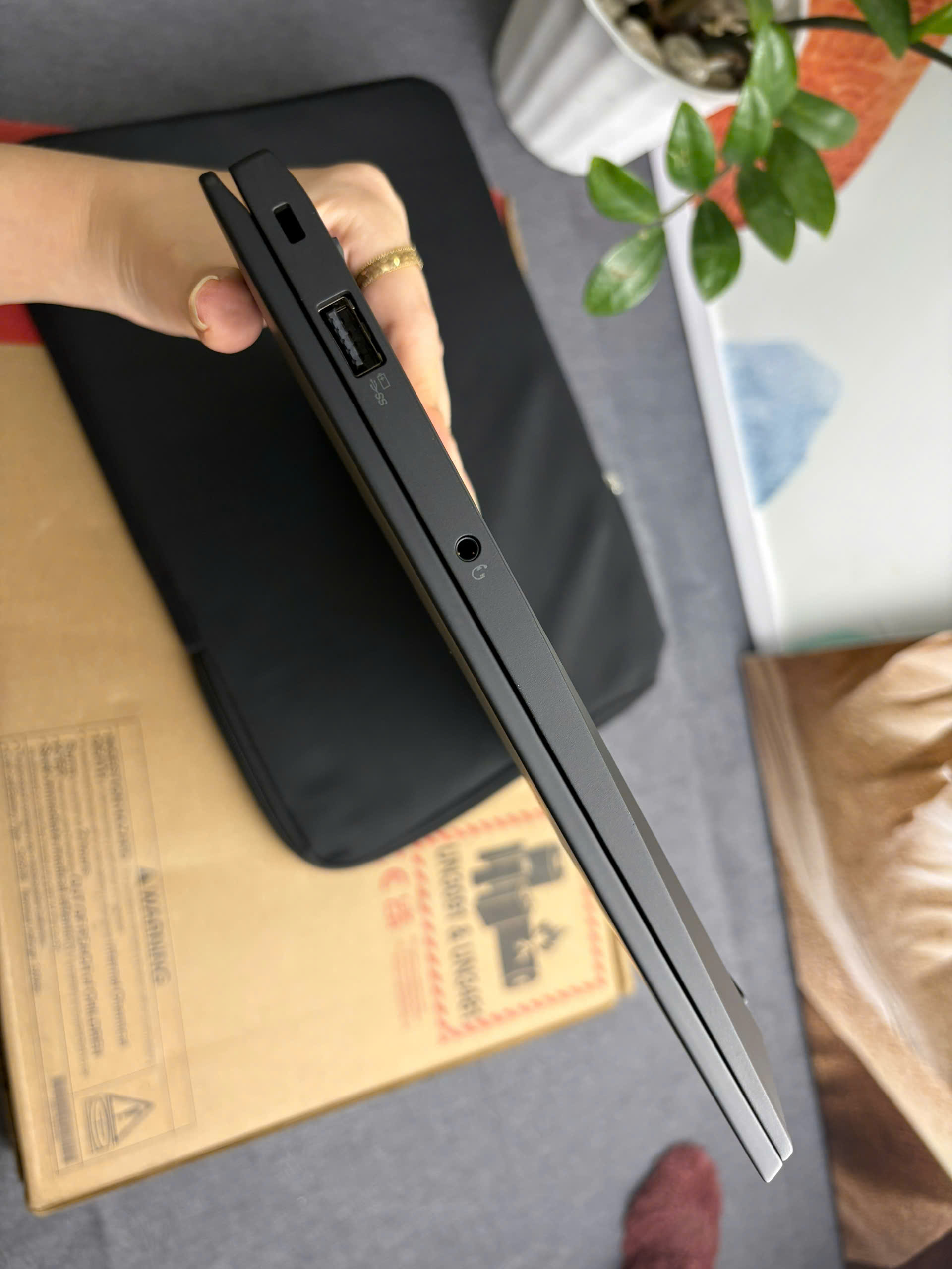 Thinkpad X1 Carbon G10 - Ảnh 8