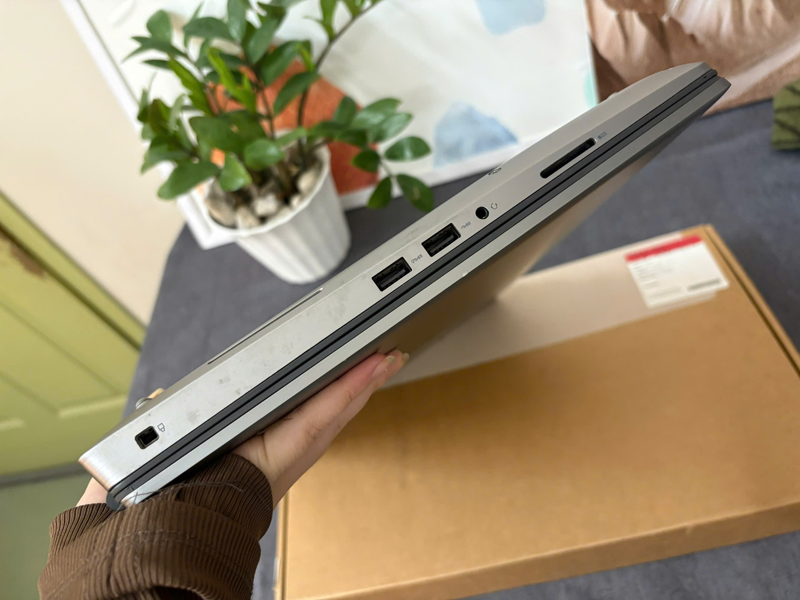 Dell Precision 7750 - Ảnh 7