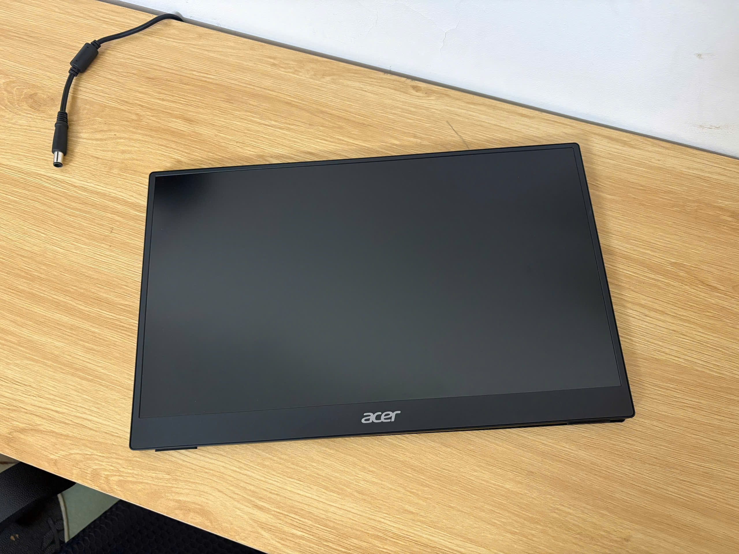 Màn hình di động: PM161Q C - Hãng: Acer